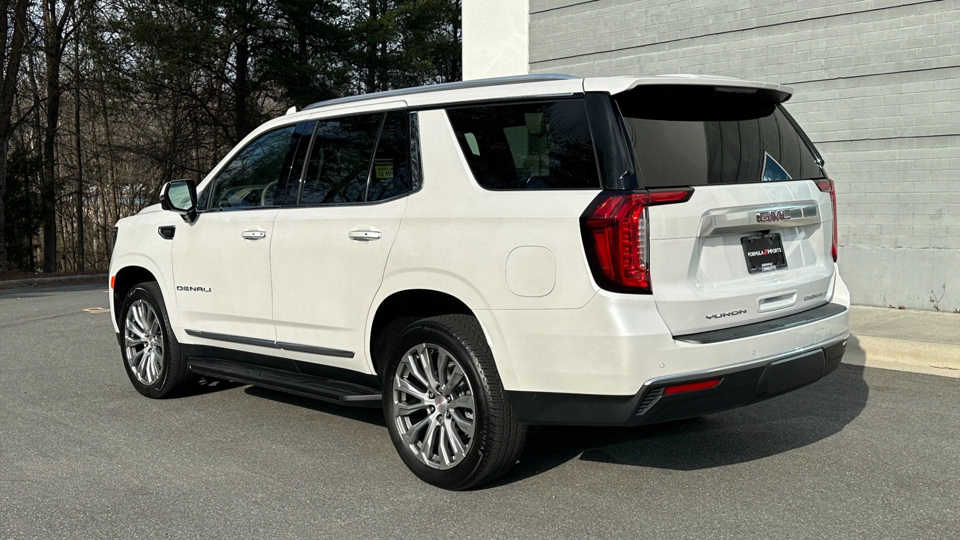 Used 2022 GMC Yukon DENALI / DURAMAX DIESEL / PANORAMIC ROOF / 22IN WHEELS for sale $79,999 at Formula Imports in Charlotte NC 28227 7