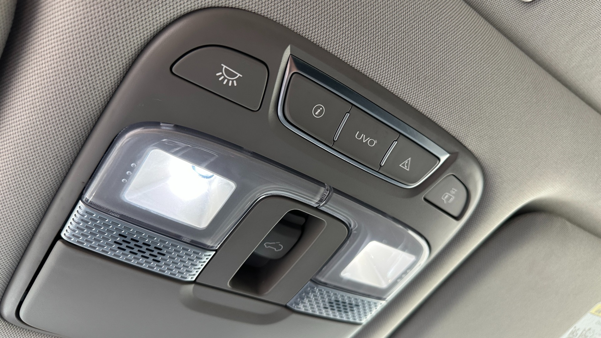 Used 2020 Kia Telluride EX / DRIVER ASSIST / LEATHER / V6 / APPLE CARPLAY / REARVIEW / 3 ROW for sale $31,695 at Formula Imports in Charlotte NC 28227 23