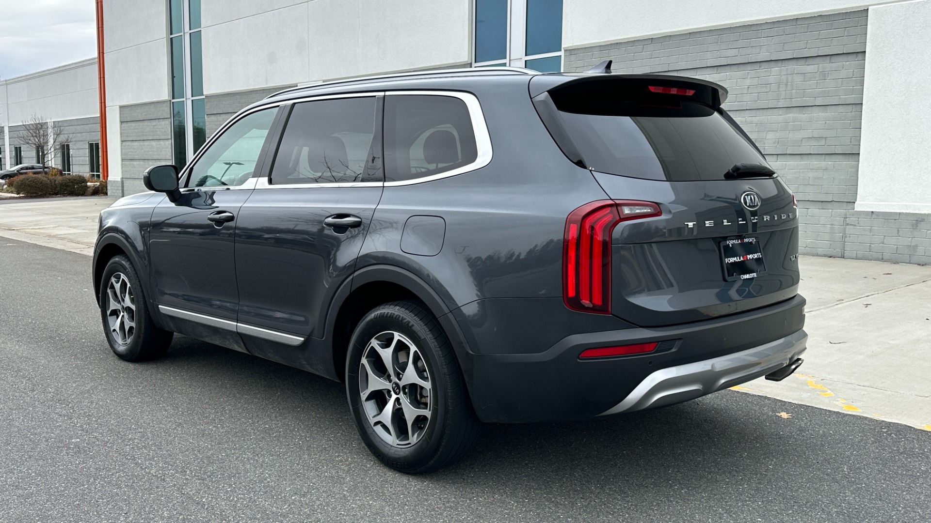 Used 2020 Kia Telluride EX / DRIVER ASSIST / LEATHER / V6 / APPLE CARPLAY / REARVIEW / 3 ROW for sale Sold at Formula Imports in Charlotte NC 28227 4