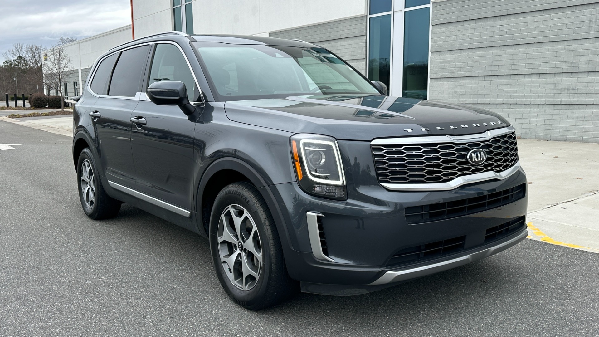 Used 2020 Kia Telluride EX / DRIVER ASSIST / LEATHER / V6 / APPLE CARPLAY / REARVIEW / 3 ROW for sale Sold at Formula Imports in Charlotte NC 28227 5