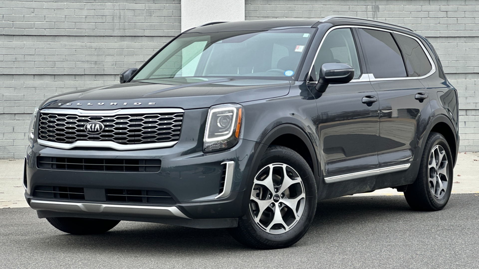 Used 2020 Kia Telluride EX / DRIVER ASSIST / LEATHER / V6 / APPLE CARPLAY / REARVIEW / 3 ROW for sale Sold at Formula Imports in Charlotte NC 28227 1