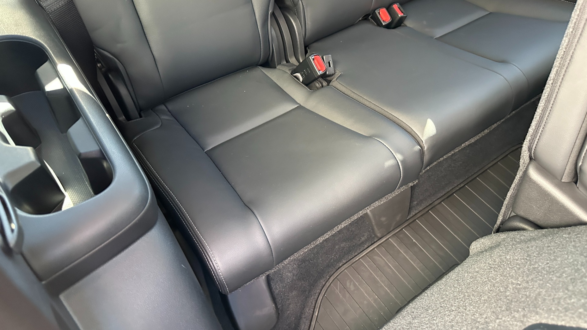 Used 2021 Subaru Ascent LIMITED / DRIVER ASSISTANCE / NAVIGATION / PANORAMIC ROOF / LEATHER for sale Sold at Formula Imports in Charlotte NC 28227 17