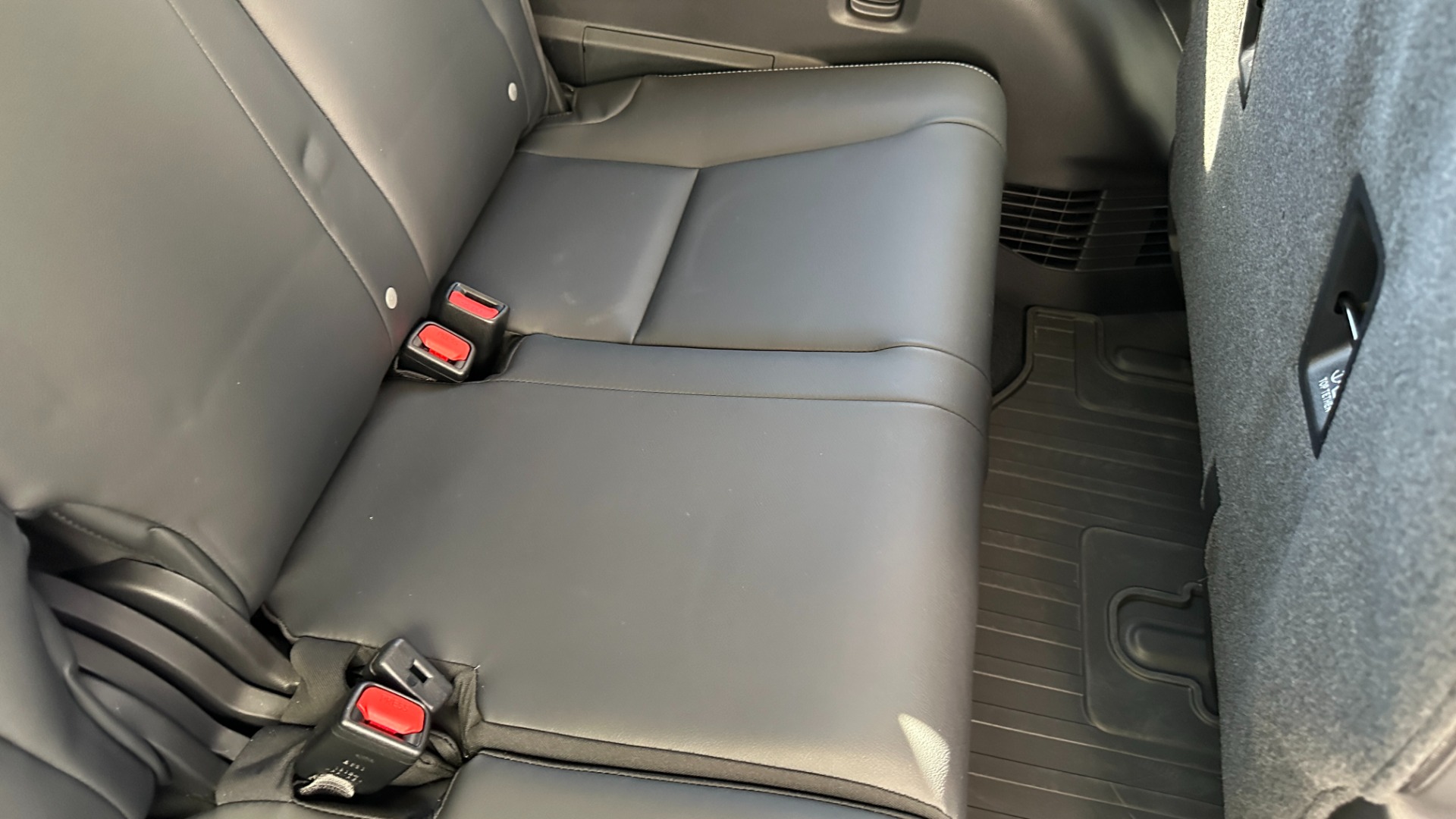 Used 2021 Subaru Ascent LIMITED / DRIVER ASSISTANCE / NAVIGATION / PANORAMIC ROOF / LEATHER for sale Sold at Formula Imports in Charlotte NC 28227 18