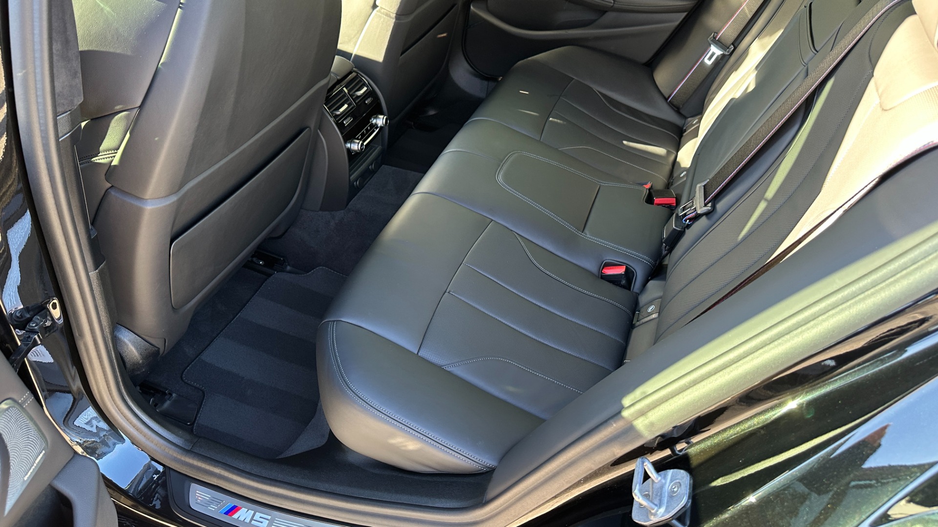 Used 2019 BMW M5 COMPETITION / AWD / EXECUTIVE PACKAGE / B AND W DIAMOND SOUND SYSTEM for sale $78,995 at Formula Imports in Charlotte NC 28227 26
