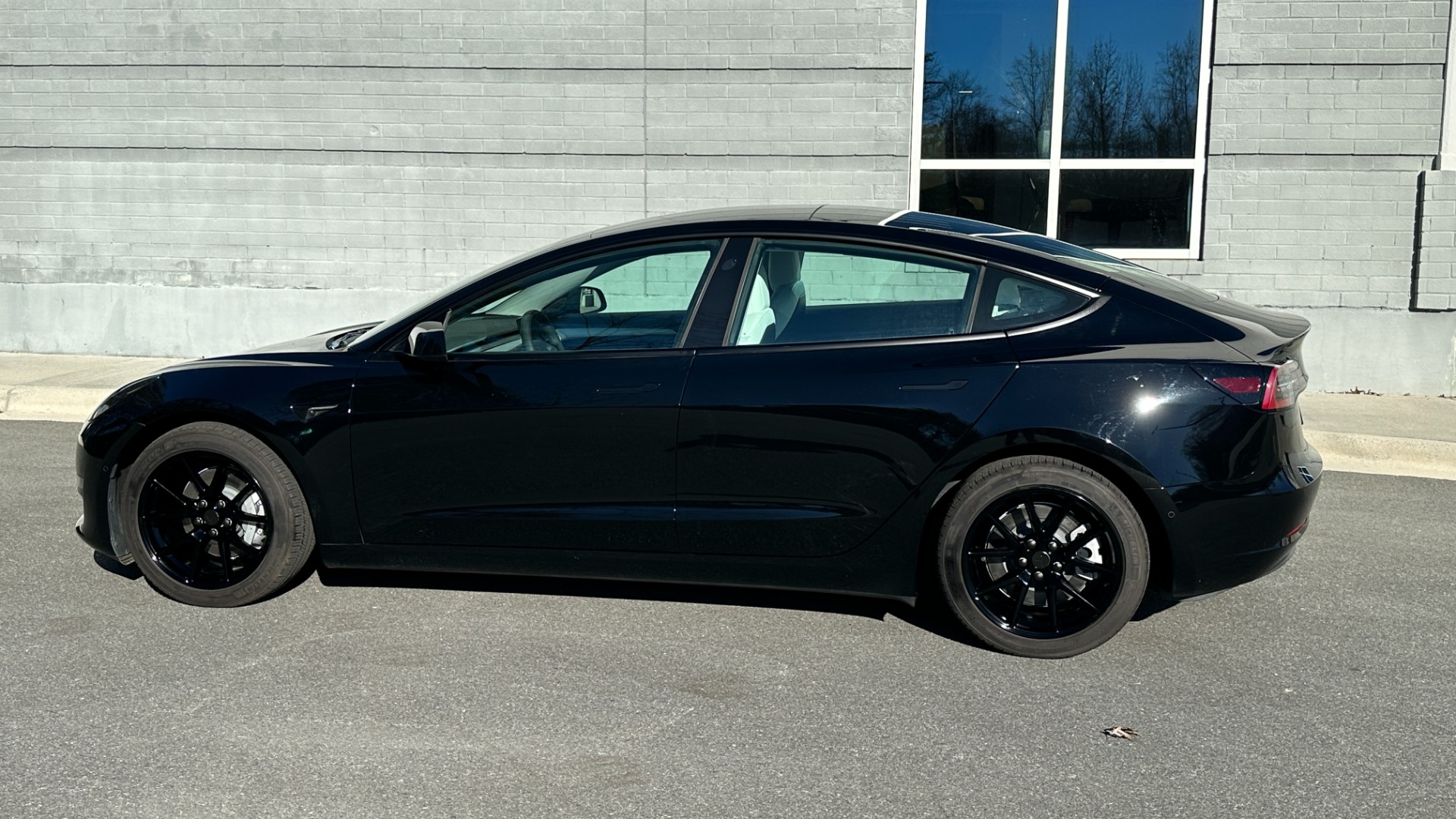 Used 2022 Tesla Model 3 LONG RANGE / AWD / AUTOPILOT / PREMIUM INTERIOR / GLOSS BLACK WHEELS for sale $47,559 at Formula Imports in Charlotte NC 28227 3