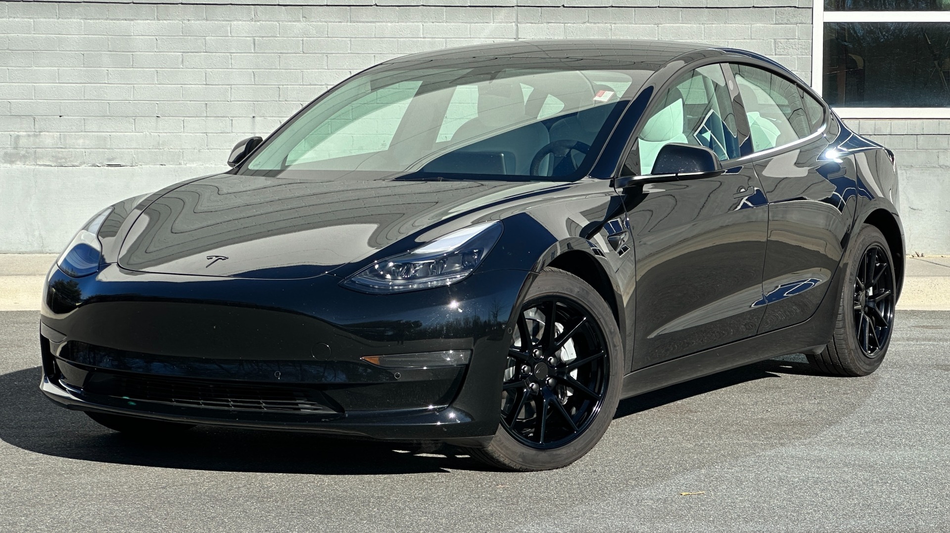 Used 2022 Tesla Model 3 LONG RANGE / AWD / AUTOPILOT / PREMIUM INTERIOR / GLOSS BLACK WHEELS for sale $47,559 at Formula Imports in Charlotte NC 28227 1