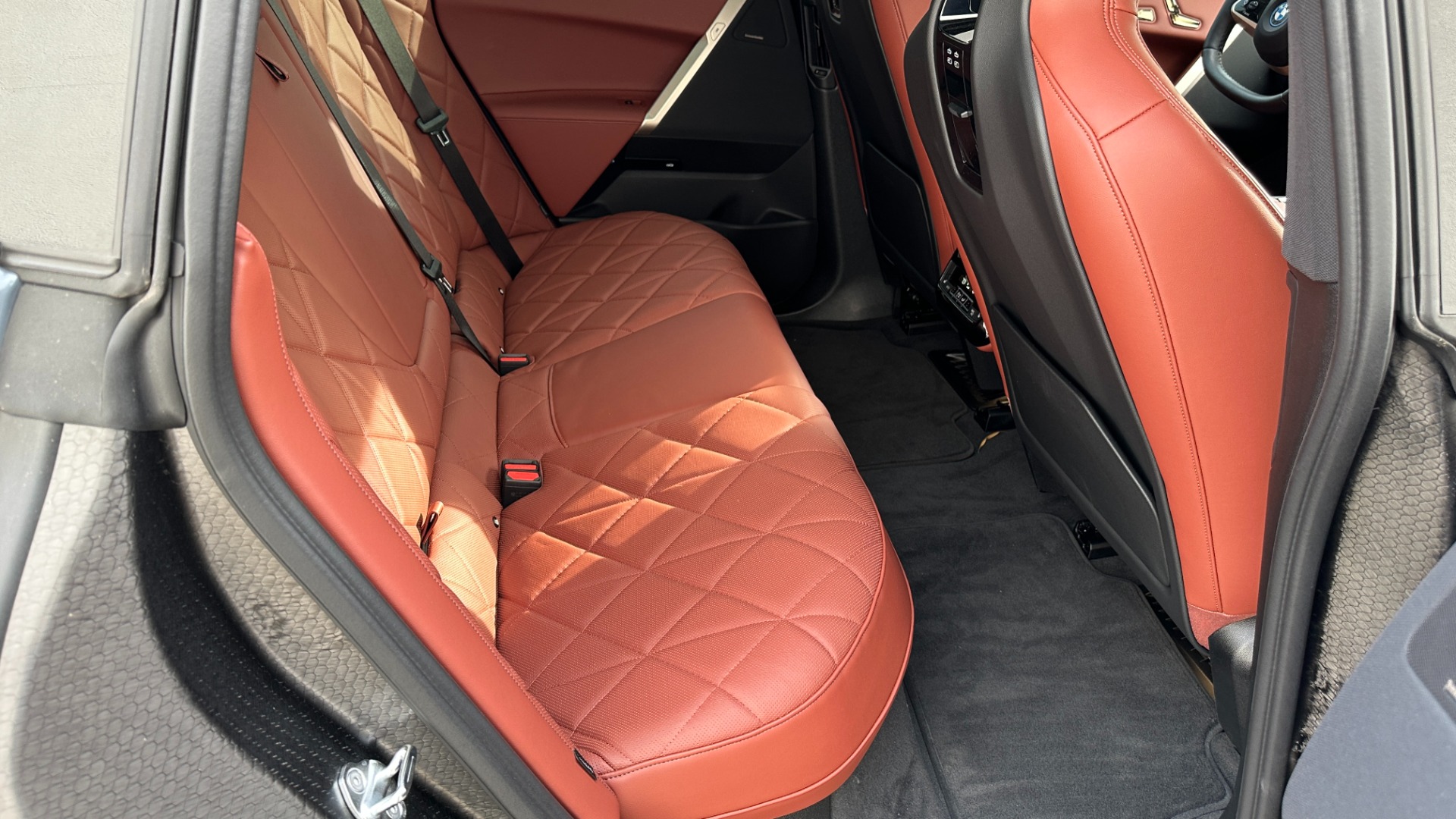 Used 2022 BMW iX xDrive50 / SPORT / LUXURY / PREMIUM / LASER / DRIVING ASSIST PRO for sale $101,995 at Formula Imports in Charlotte NC 28227 30
