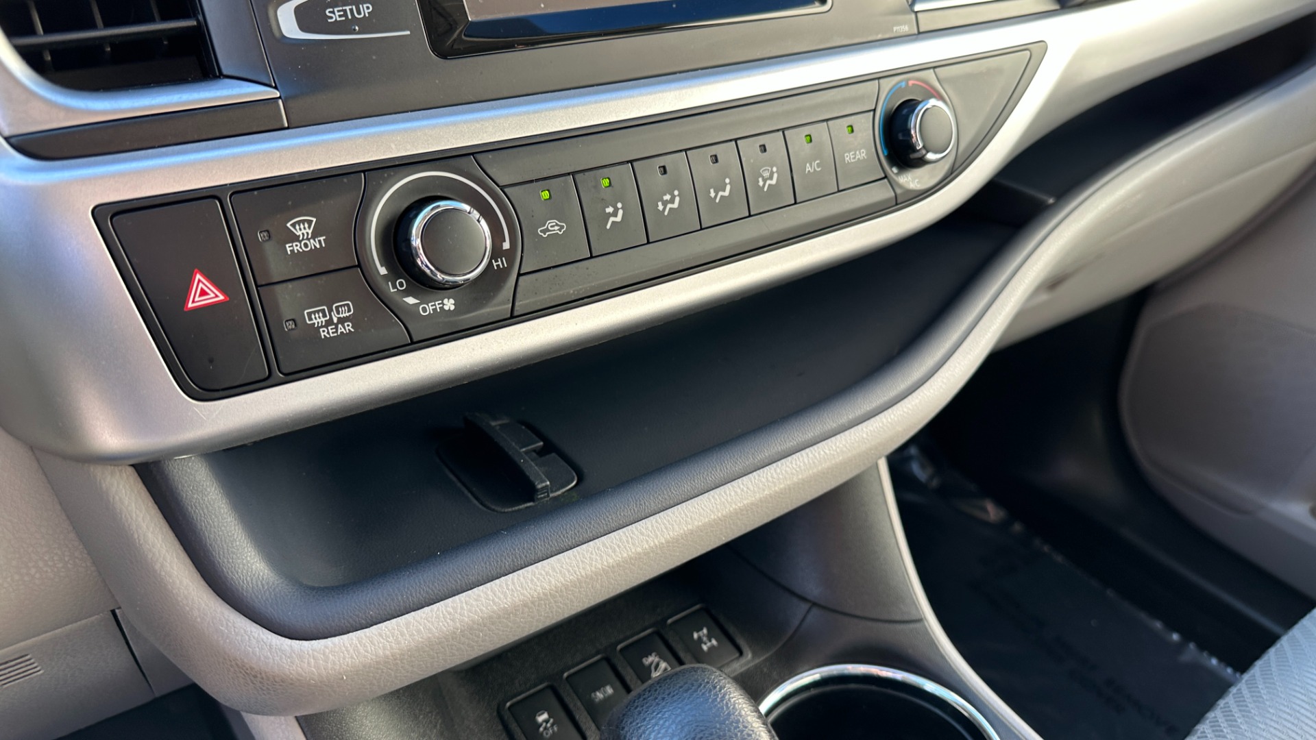 Used 2017 Toyota Highlander LE / AWD / V6 ENGINE / ROOF BARS / CLOTH SEATINGG for sale $27,995 at Formula Imports in Charlotte NC 28227 15