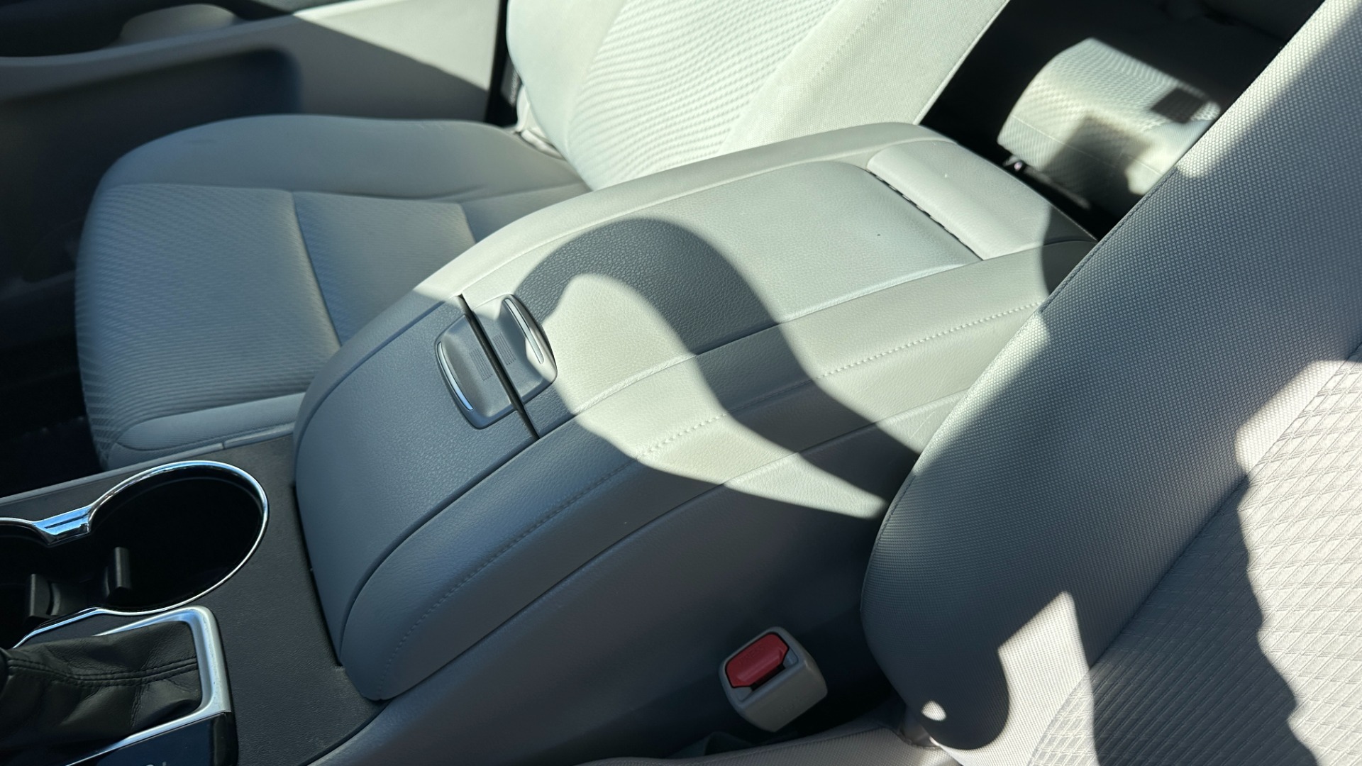 Used 2017 Toyota Highlander LE / AWD / V6 ENGINE / ROOF BARS / CLOTH SEATINGG for sale $27,995 at Formula Imports in Charlotte NC 28227 18