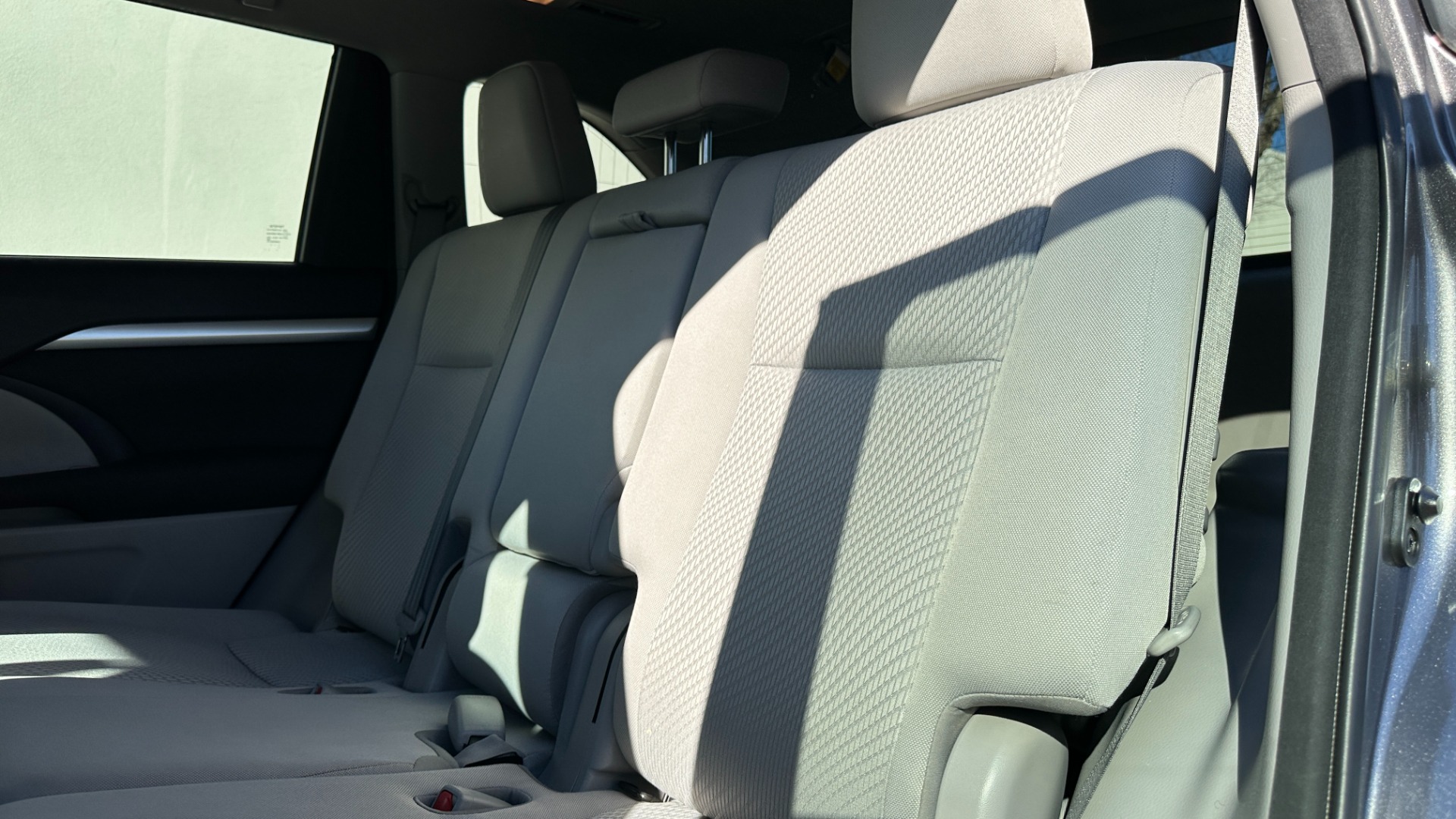 Used 2017 Toyota Highlander LE / AWD / V6 ENGINE / ROOF BARS / CLOTH SEATINGG for sale $27,995 at Formula Imports in Charlotte NC 28227 21