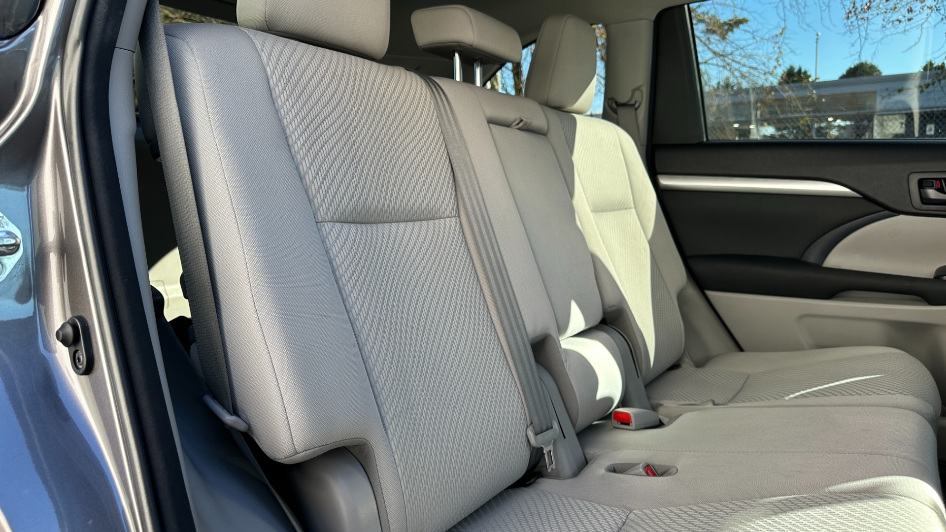 Used 2017 Toyota Highlander LE / AWD / V6 ENGINE / ROOF BARS / CLOTH SEATINGG for sale $27,995 at Formula Imports in Charlotte NC 28227 27