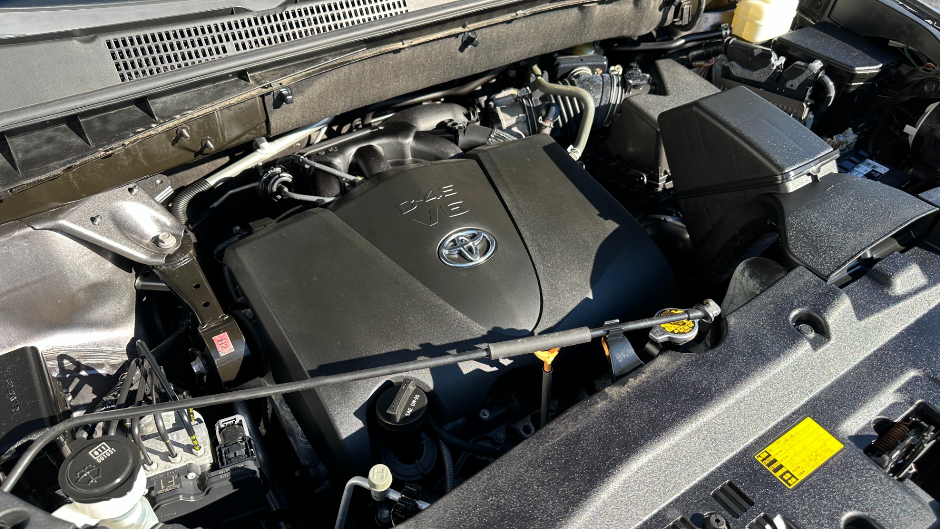 Used 2017 Toyota Highlander LE / AWD / V6 ENGINE / ROOF BARS / CLOTH SEATINGG for sale $27,995 at Formula Imports in Charlotte NC 28227 34