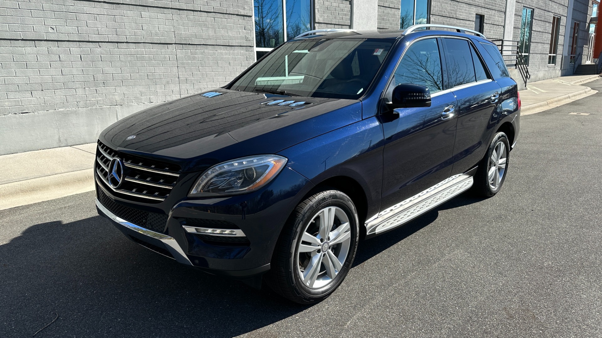 Used 2015 Mercedes-Benz M-Class ML350 AWD / AMBIENT LIGHTING / HK SOUND / PREMIUM PKG / LANE TRACKING for sale Sold at Formula Imports in Charlotte NC 28227 2