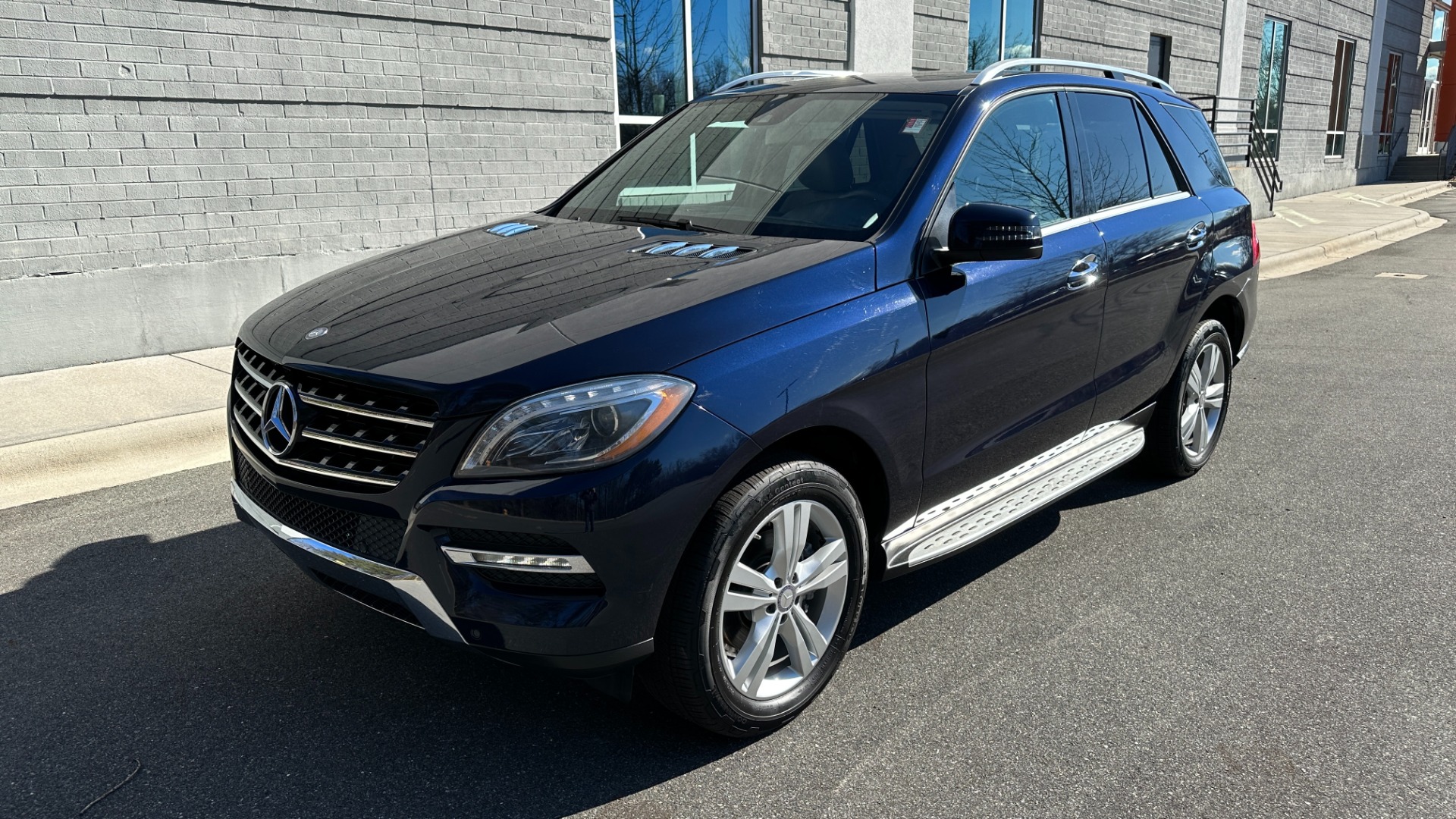 Used 2015 Mercedes-Benz M-Class ML350 AWD / AMBIENT LIGHTING / HK SOUND / PREMIUM PKG / LANE TRACKING for sale $21,995 at Formula Imports in Charlotte NC 28227 2