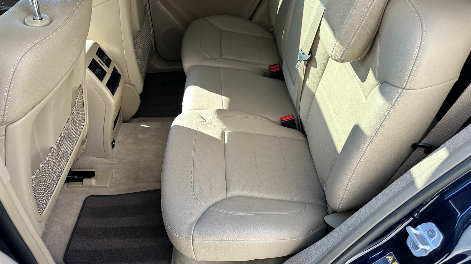 Used 2015 Mercedes-Benz M-Class ML350 AWD / AMBIENT LIGHTING / HK SOUND / PREMIUM PKG / LANE TRACKING for sale Sold at Formula Imports in Charlotte NC 28227 27