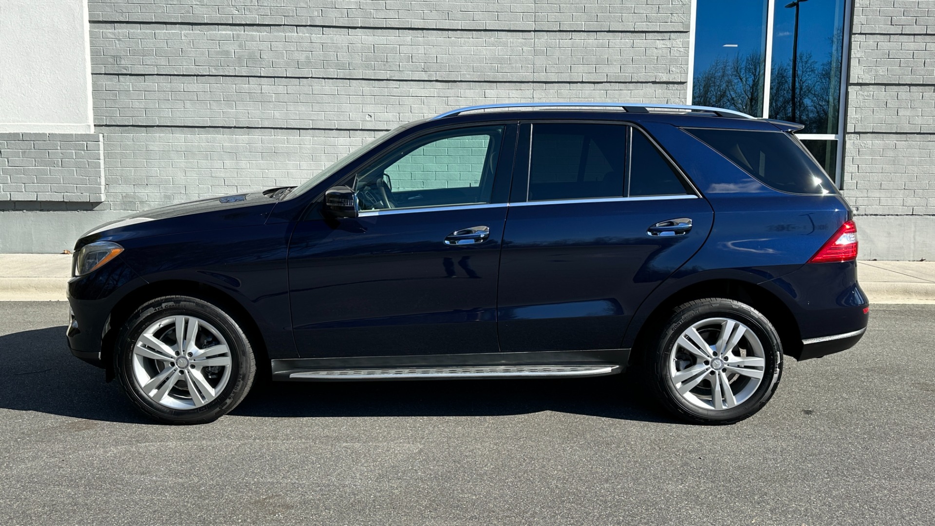 Used 2015 Mercedes-Benz M-Class ML350 AWD / AMBIENT LIGHTING / HK SOUND / PREMIUM PKG / LANE TRACKING for sale Sold at Formula Imports in Charlotte NC 28227 3