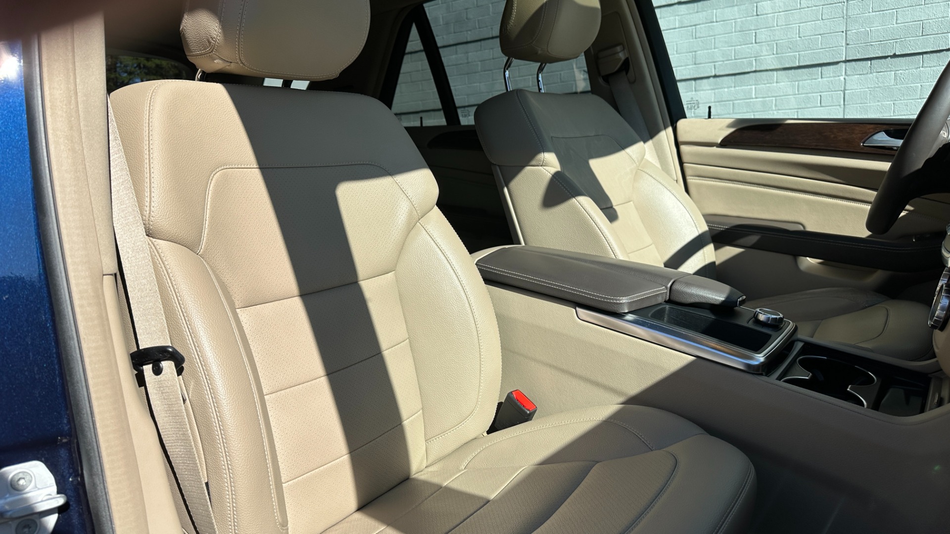 Used 2015 Mercedes-Benz M-Class ML350 AWD / AMBIENT LIGHTING / HK SOUND / PREMIUM PKG / LANE TRACKING for sale Sold at Formula Imports in Charlotte NC 28227 37