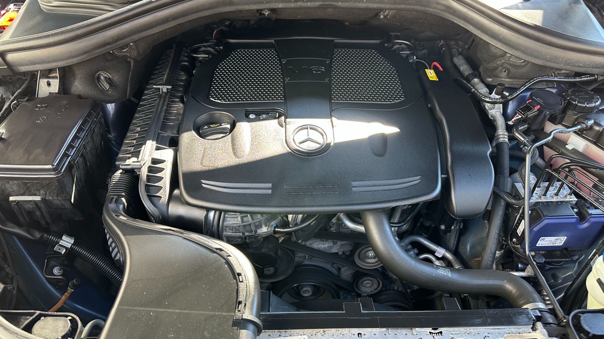 Used 2015 Mercedes-Benz M-Class ML350 AWD / AMBIENT LIGHTING / HK SOUND / PREMIUM PKG / LANE TRACKING for sale $21,995 at Formula Imports in Charlotte NC 28227 38