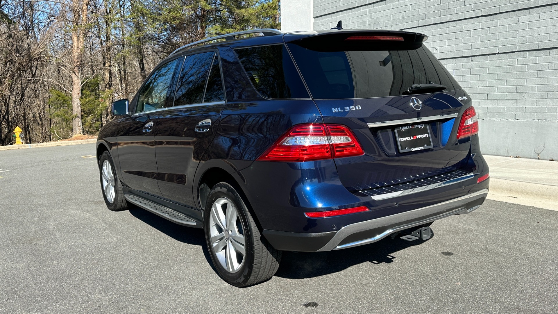 Used 2015 Mercedes-Benz M-Class ML350 AWD / AMBIENT LIGHTING / HK SOUND / PREMIUM PKG / LANE TRACKING for sale $21,995 at Formula Imports in Charlotte NC 28227 4