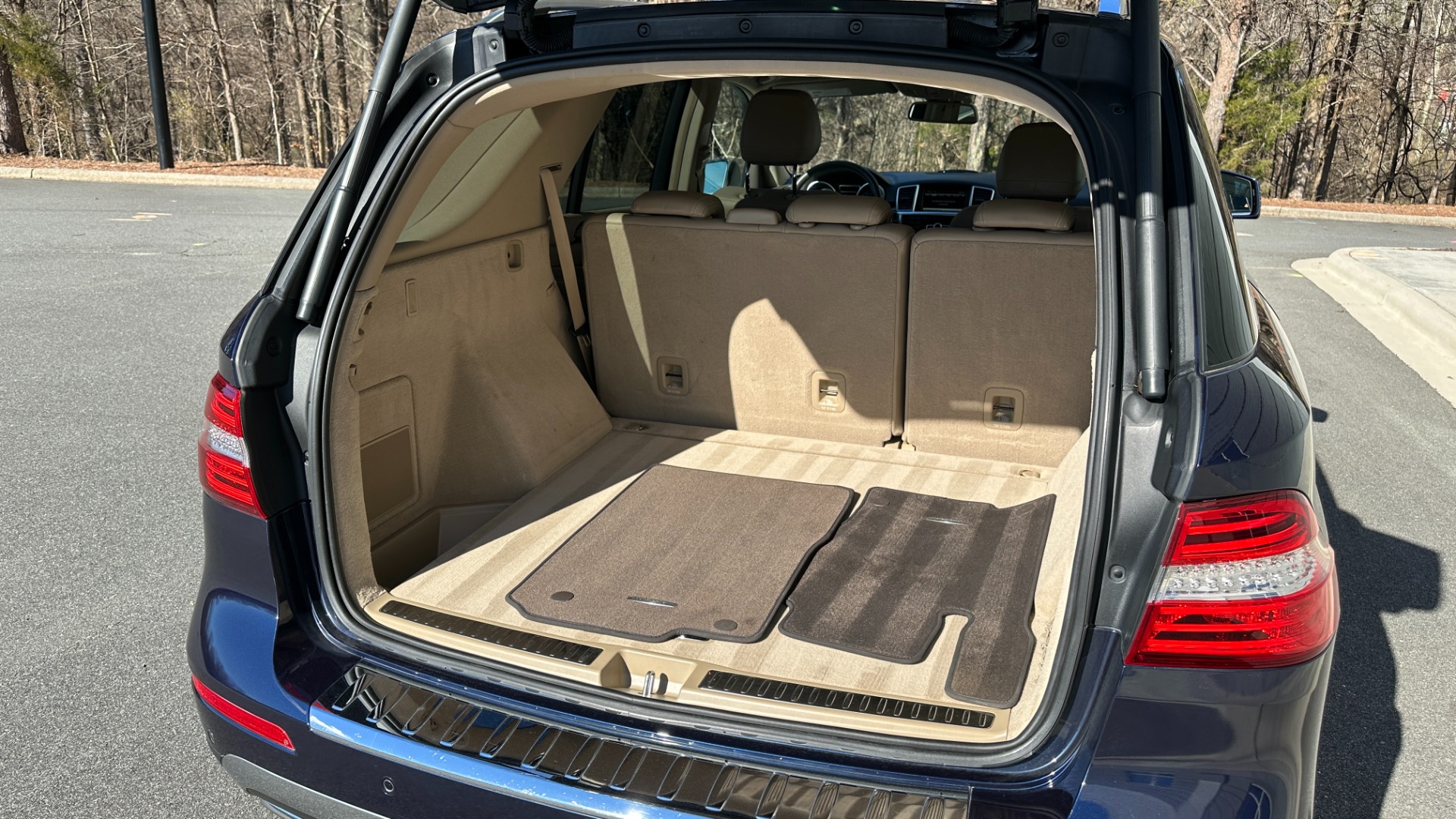 Used 2015 Mercedes-Benz M-Class ML350 AWD / AMBIENT LIGHTING / HK SOUND / PREMIUM PKG / LANE TRACKING for sale $21,995 at Formula Imports in Charlotte NC 28227 44