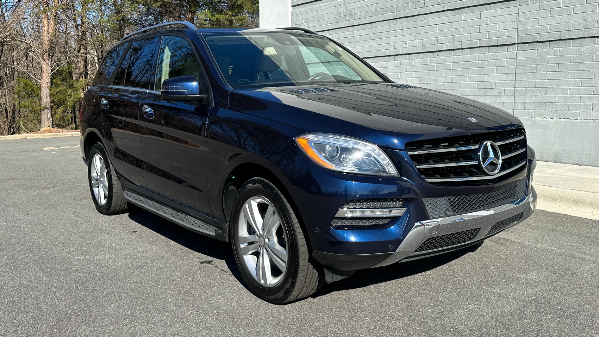 Used 2015 Mercedes-Benz M-Class ML350 AWD / AMBIENT LIGHTING / HK SOUND / PREMIUM PKG / LANE TRACKING for sale Sold at Formula Imports in Charlotte NC 28227 5