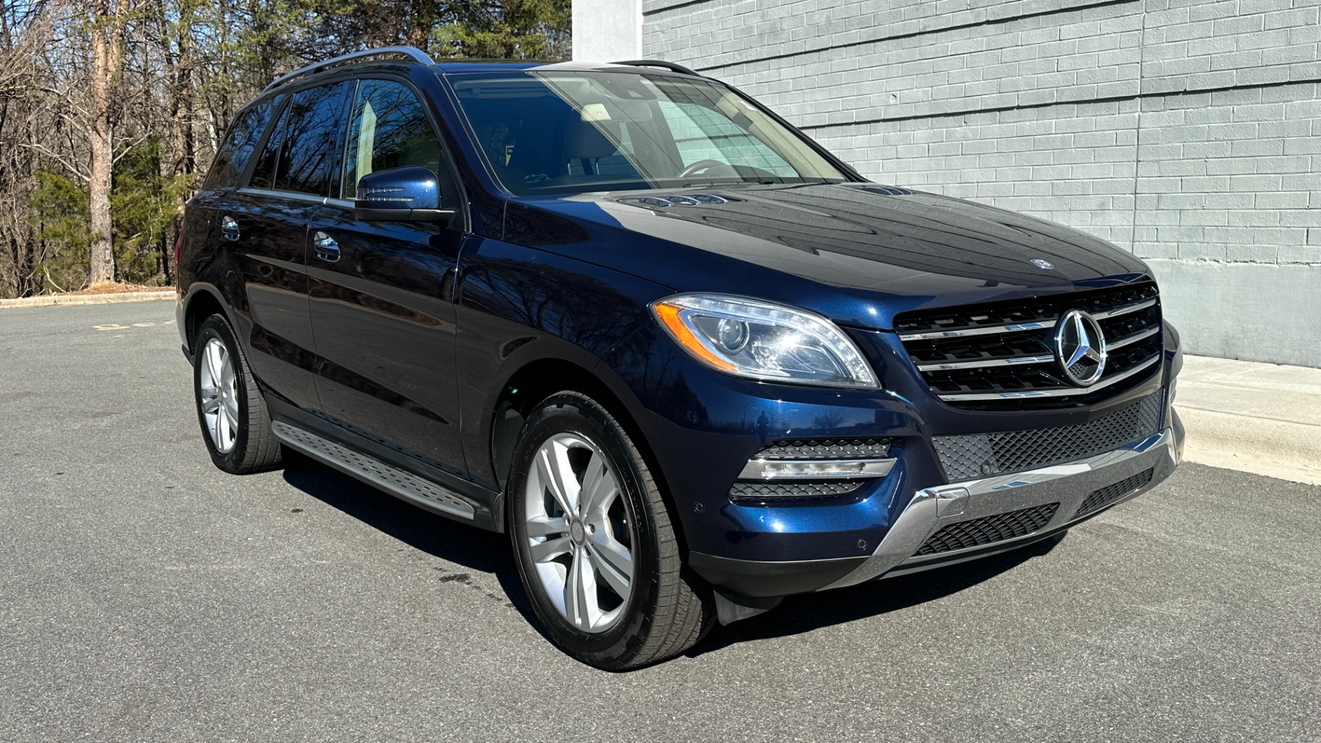 Used 2015 Mercedes-Benz M-Class ML350 AWD / AMBIENT LIGHTING / HK SOUND / PREMIUM PKG / LANE TRACKING for sale $21,995 at Formula Imports in Charlotte NC 28227 5