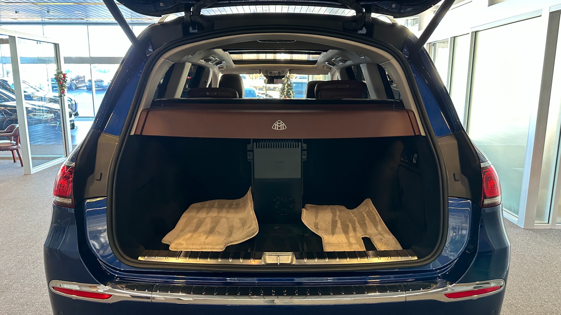 Used 2021 Mercedes-Benz GLS MAYBACH GLS600 / 23IN WHEELS / PIANO BLACK TRIM / CHAMPAGNE FRIDGE for sale $216,995 at Formula Imports in Charlotte NC 28227 12