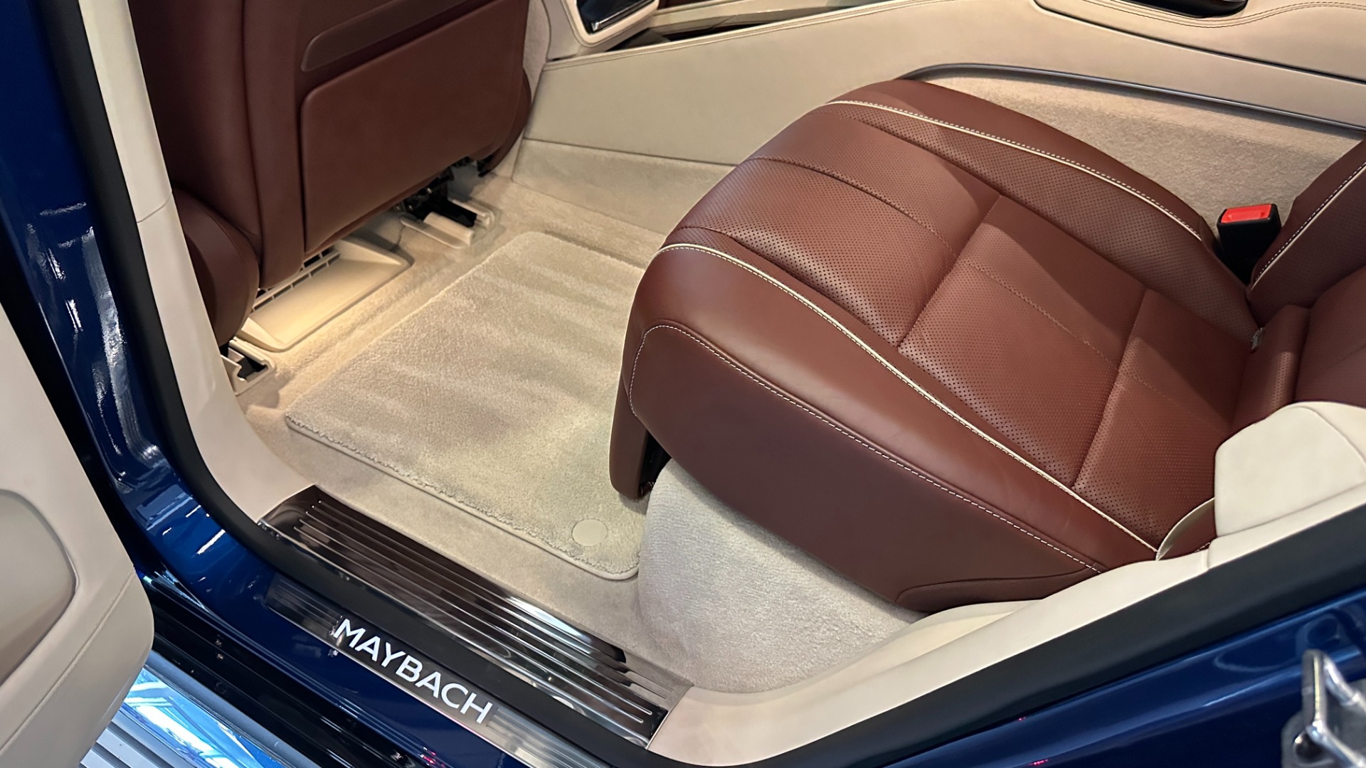 Used 2021 Mercedes-Benz GLS MAYBACH GLS600 / 23IN WHEELS / PIANO BLACK TRIM / CHAMPAGNE FRIDGE for sale $216,995 at Formula Imports in Charlotte NC 28227 19