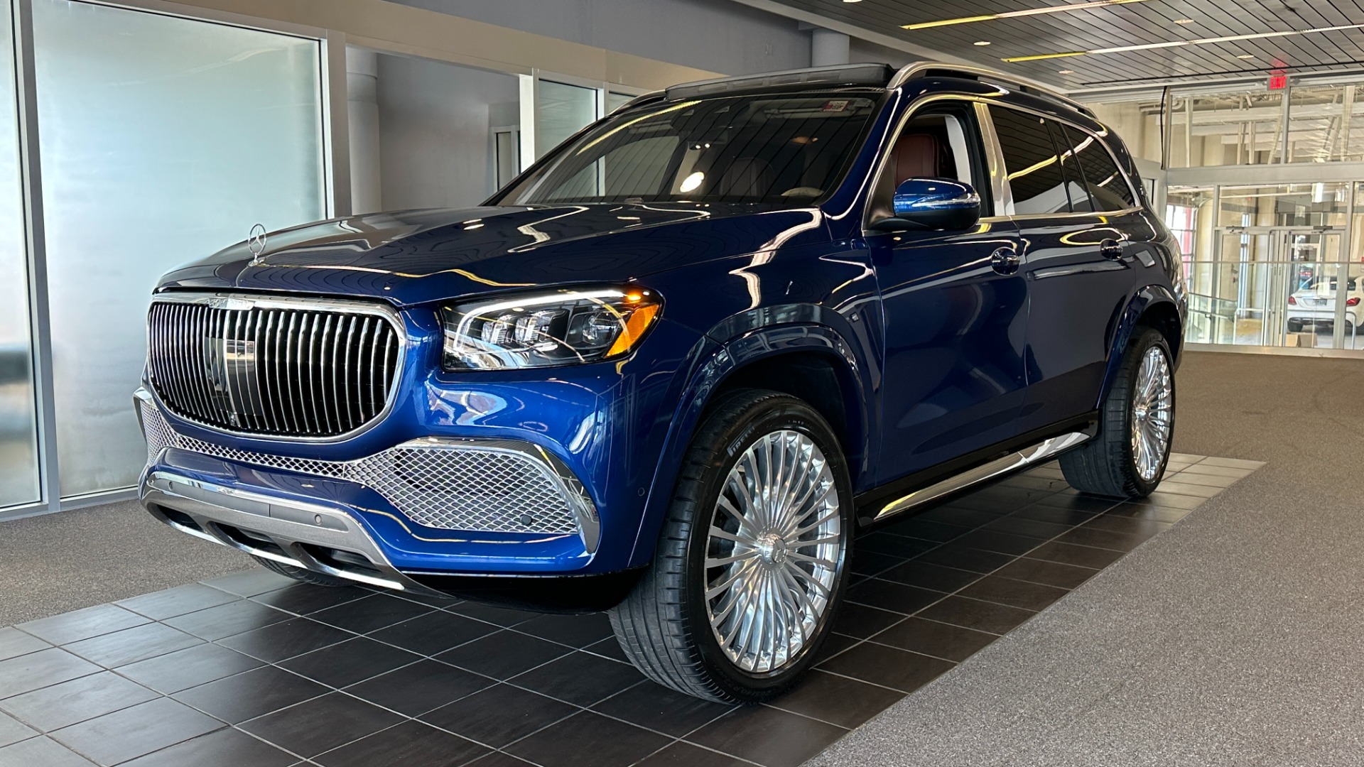 Used 2021 Mercedes-Benz GLS MAYBACH GLS600 / 23IN WHEELS / PIANO BLACK TRIM / CHAMPAGNE FRIDGE for sale $216,995 at Formula Imports in Charlotte NC 28227 2