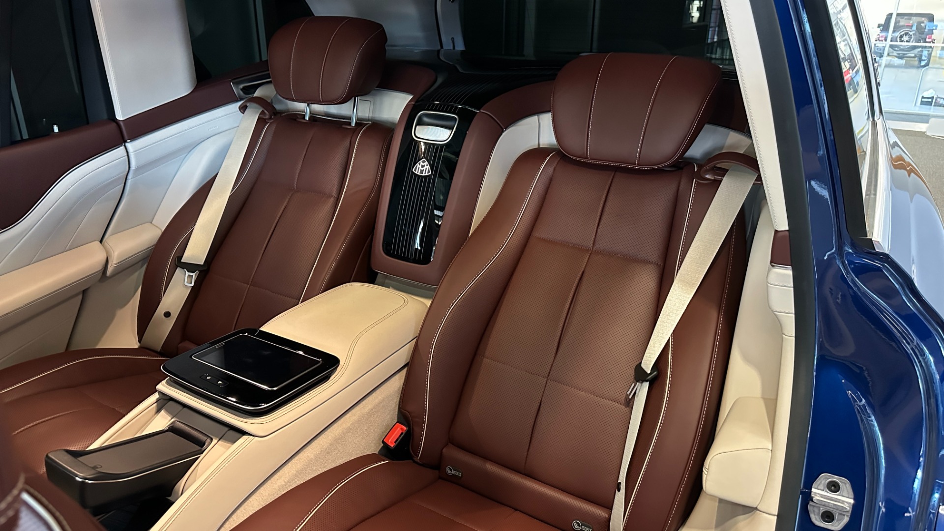 Used 2021 Mercedes-Benz GLS MAYBACH GLS600 / 23IN WHEELS / PIANO BLACK TRIM / CHAMPAGNE FRIDGE for sale $216,995 at Formula Imports in Charlotte NC 28227 21