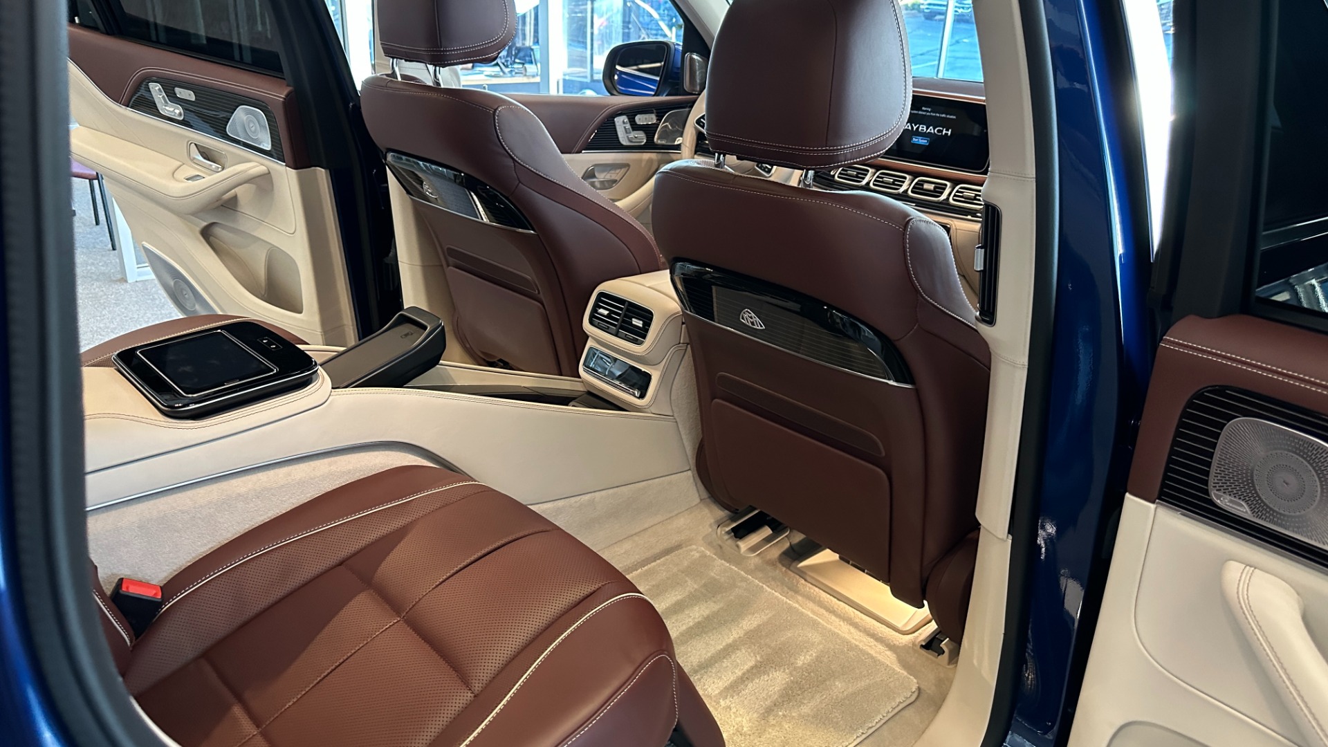 Used 2021 Mercedes-Benz GLS MAYBACH GLS600 / 23IN WHEELS / PIANO BLACK TRIM / CHAMPAGNE FRIDGE for sale $216,995 at Formula Imports in Charlotte NC 28227 22