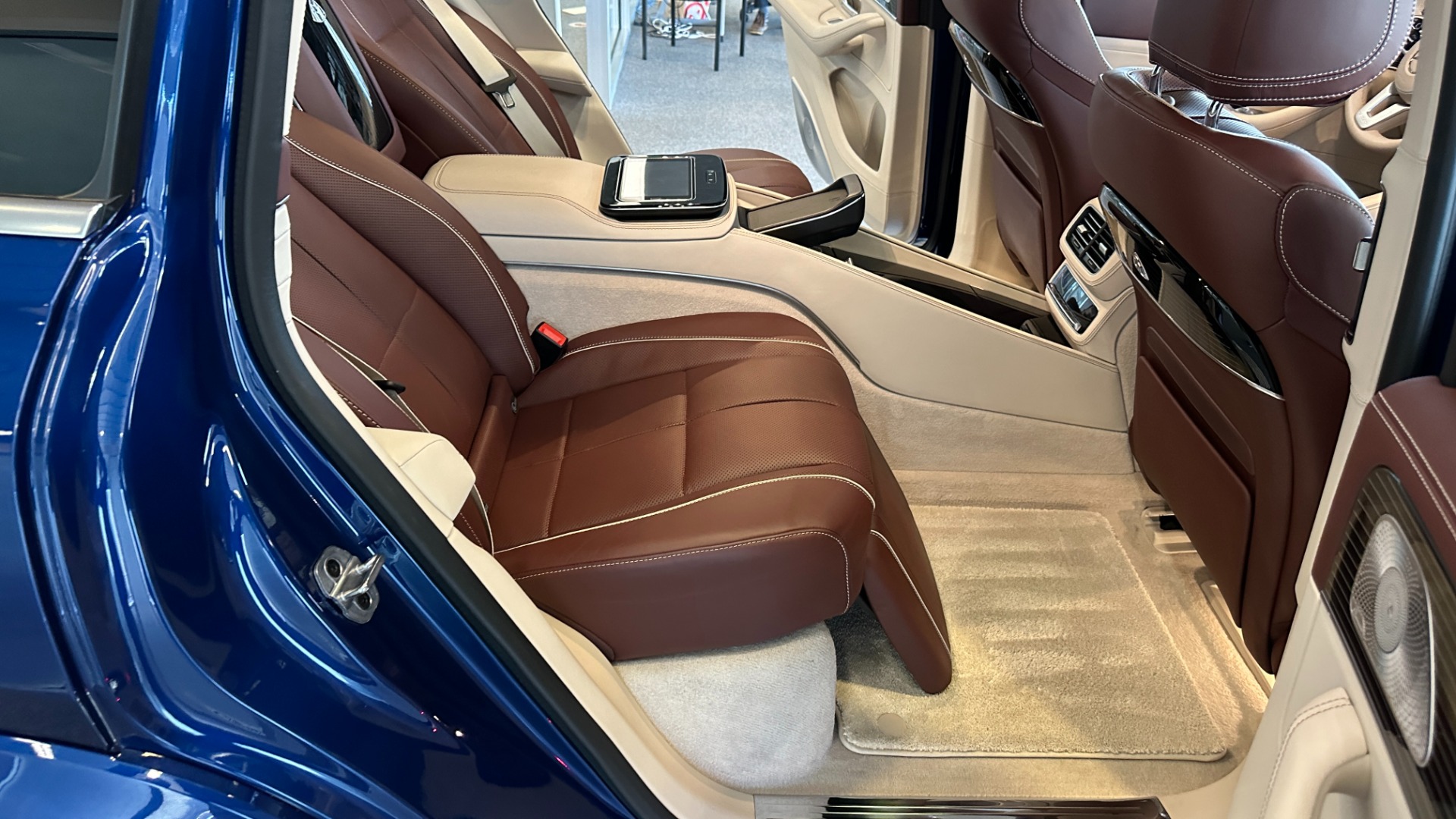 Used 2021 Mercedes-Benz GLS MAYBACH GLS600 / 23IN WHEELS / PIANO BLACK TRIM / CHAMPAGNE FRIDGE for sale $216,995 at Formula Imports in Charlotte NC 28227 23