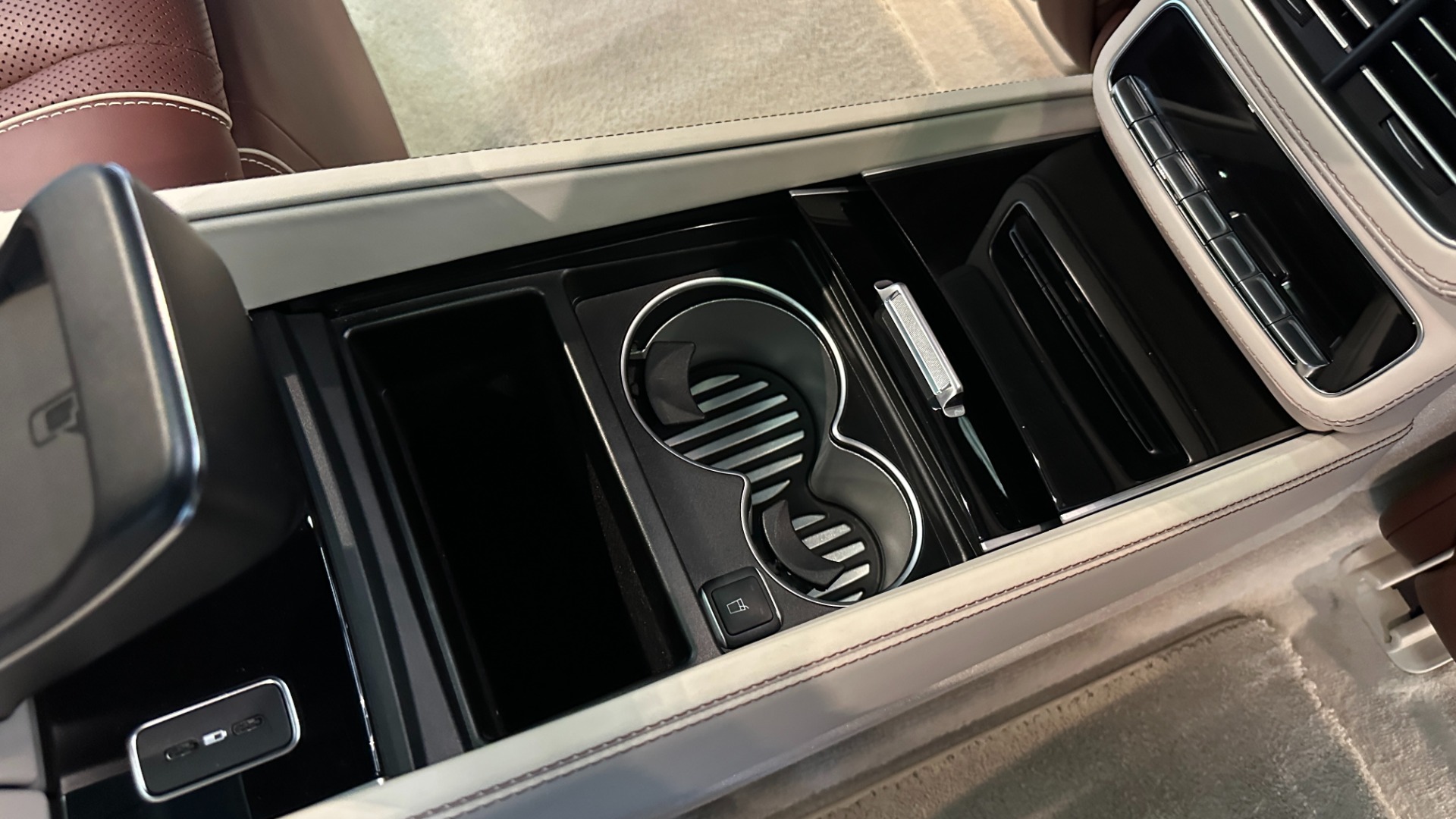 Used 2021 Mercedes-Benz GLS MAYBACH GLS600 / 23IN WHEELS / PIANO BLACK TRIM / CHAMPAGNE FRIDGE for sale $216,995 at Formula Imports in Charlotte NC 28227 29