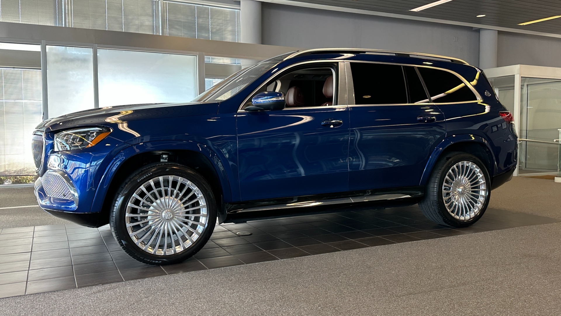 Used 2021 Mercedes-Benz GLS MAYBACH GLS600 / 23IN WHEELS / PIANO BLACK TRIM / CHAMPAGNE FRIDGE for sale $216,995 at Formula Imports in Charlotte NC 28227 3
