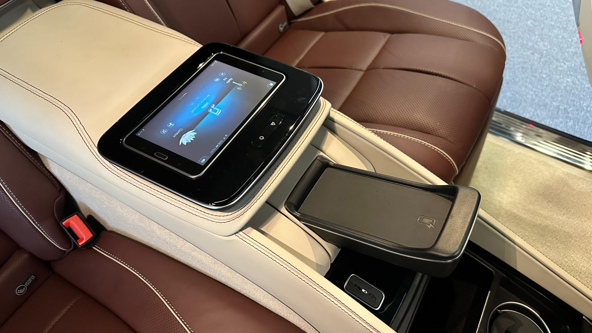 Used 2021 Mercedes-Benz GLS MAYBACH GLS600 / 23IN WHEELS / PIANO BLACK TRIM / CHAMPAGNE FRIDGE for sale $216,995 at Formula Imports in Charlotte NC 28227 30