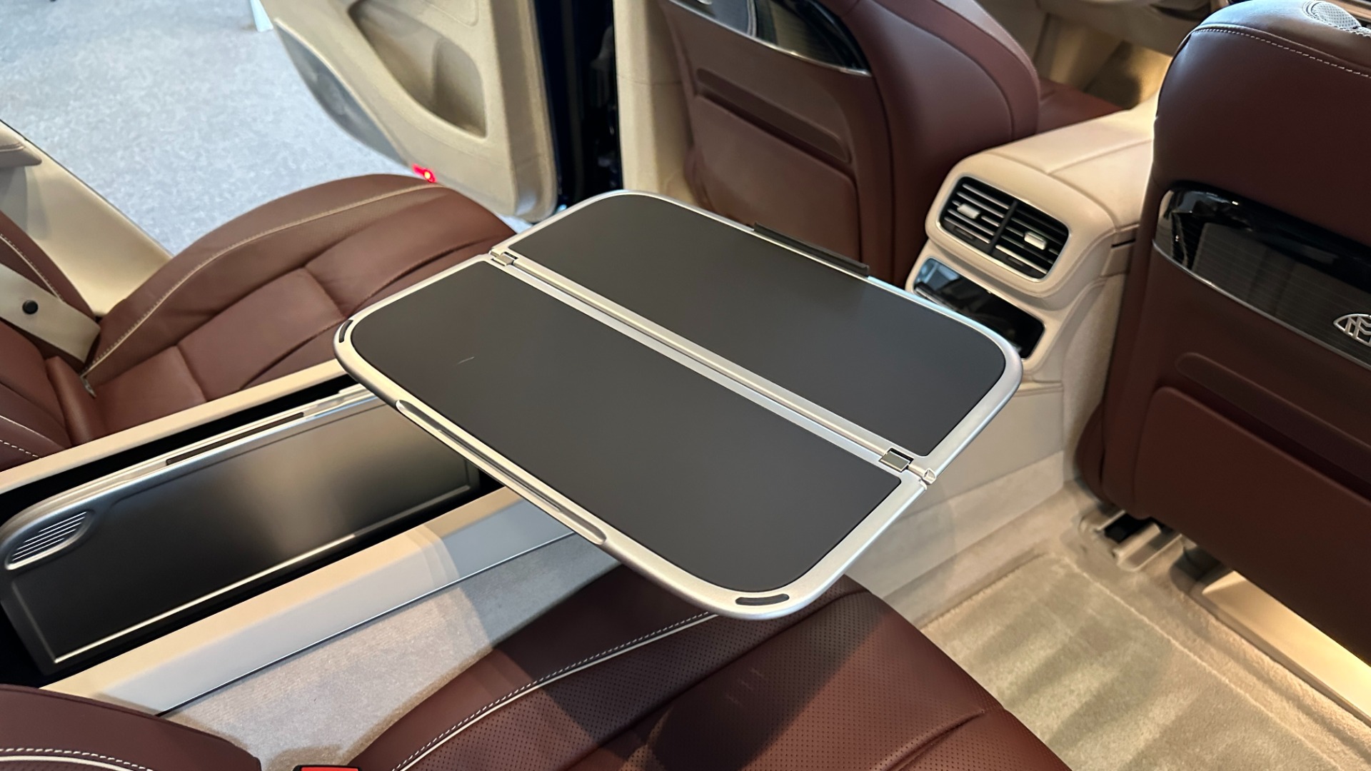 Used 2021 Mercedes-Benz GLS MAYBACH GLS600 / 23IN WHEELS / PIANO BLACK TRIM / CHAMPAGNE FRIDGE for sale $216,995 at Formula Imports in Charlotte NC 28227 31