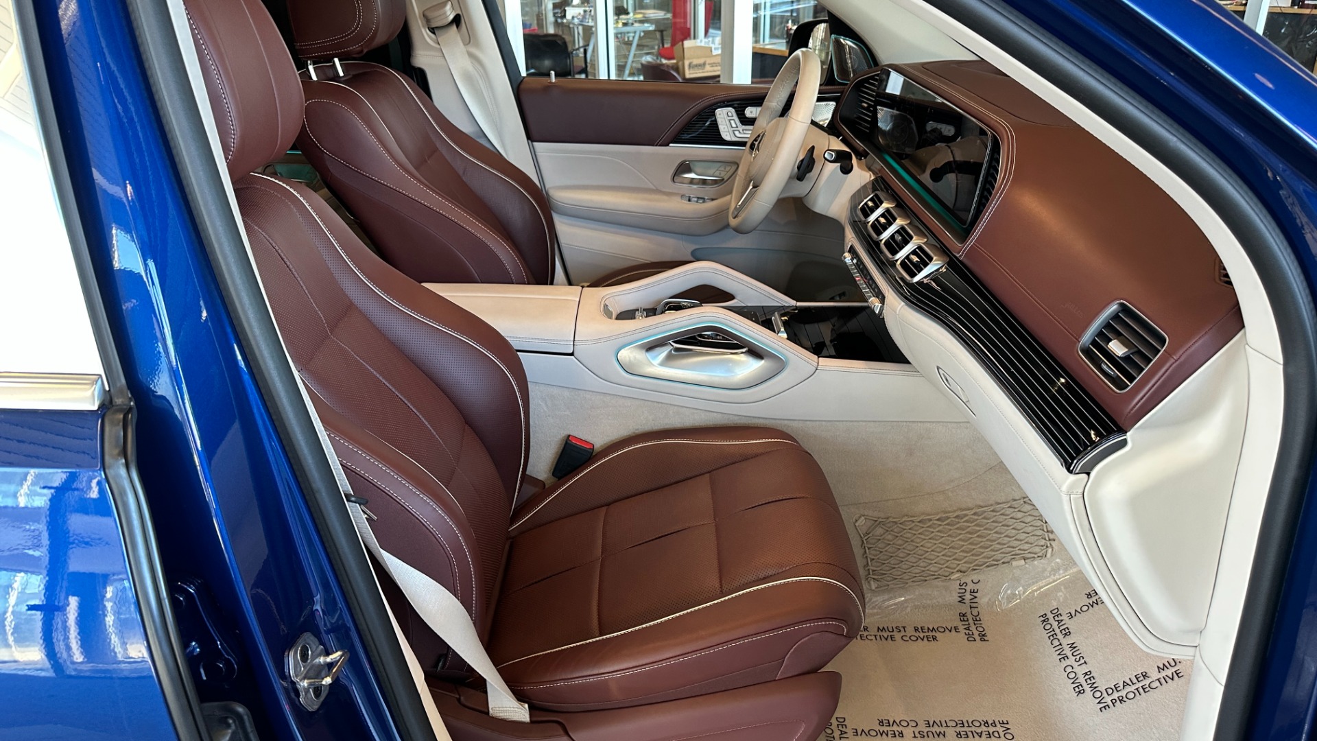 Used 2021 Mercedes-Benz GLS MAYBACH GLS600 / 23IN WHEELS / PIANO BLACK TRIM / CHAMPAGNE FRIDGE for sale $216,995 at Formula Imports in Charlotte NC 28227 37