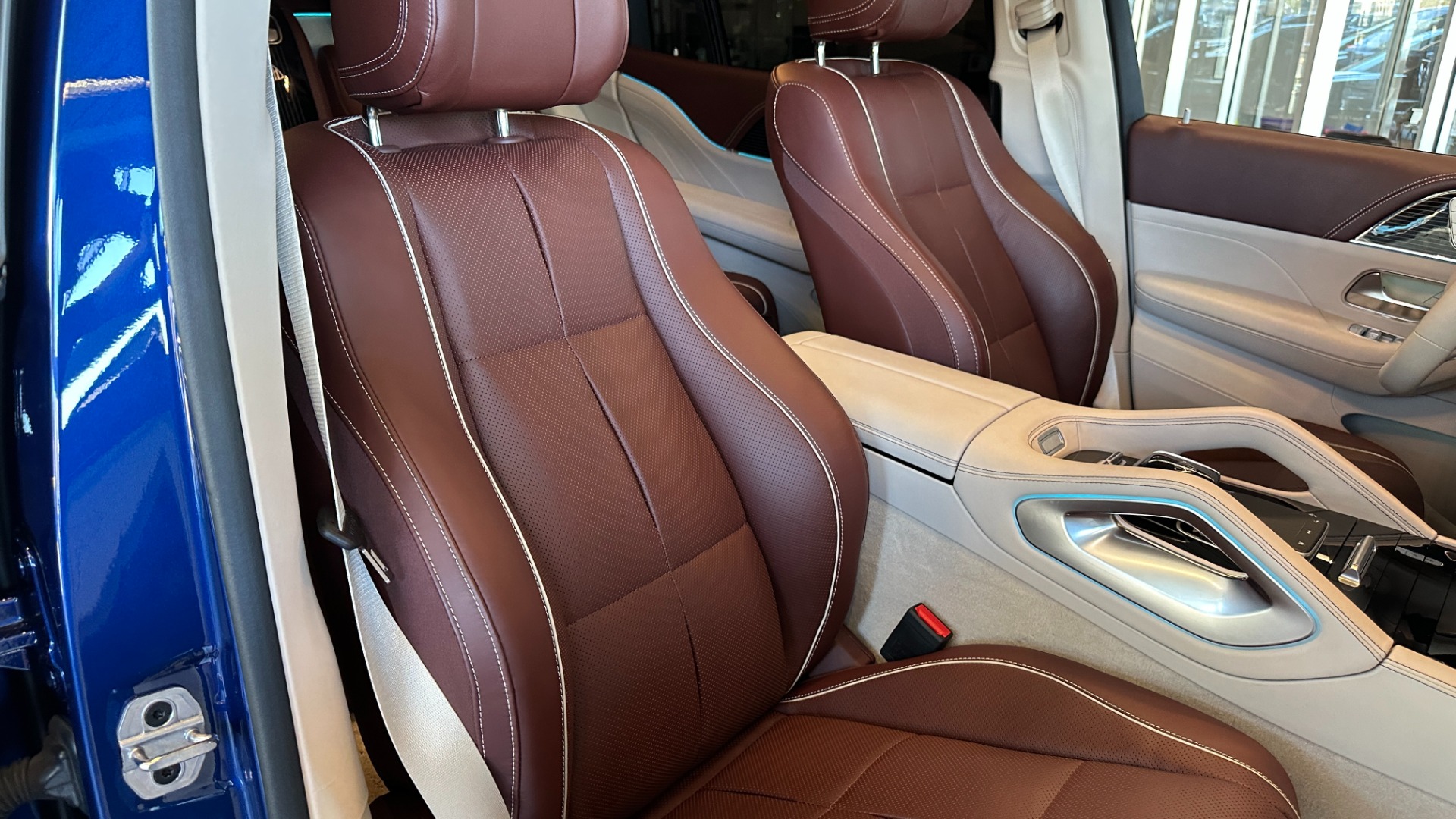 Used 2021 Mercedes-Benz GLS MAYBACH GLS600 / 23IN WHEELS / PIANO BLACK TRIM / CHAMPAGNE FRIDGE for sale $216,995 at Formula Imports in Charlotte NC 28227 38