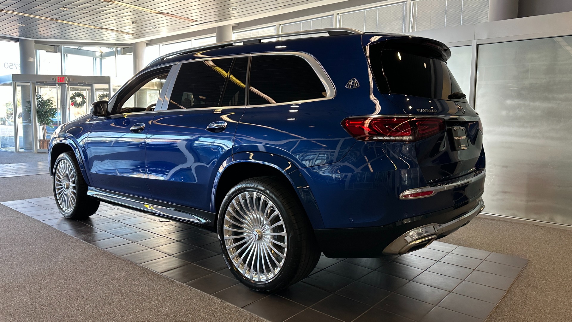 Used 2021 Mercedes-Benz GLS MAYBACH GLS600 / 23IN WHEELS / PIANO BLACK TRIM / CHAMPAGNE FRIDGE for sale $216,995 at Formula Imports in Charlotte NC 28227 4