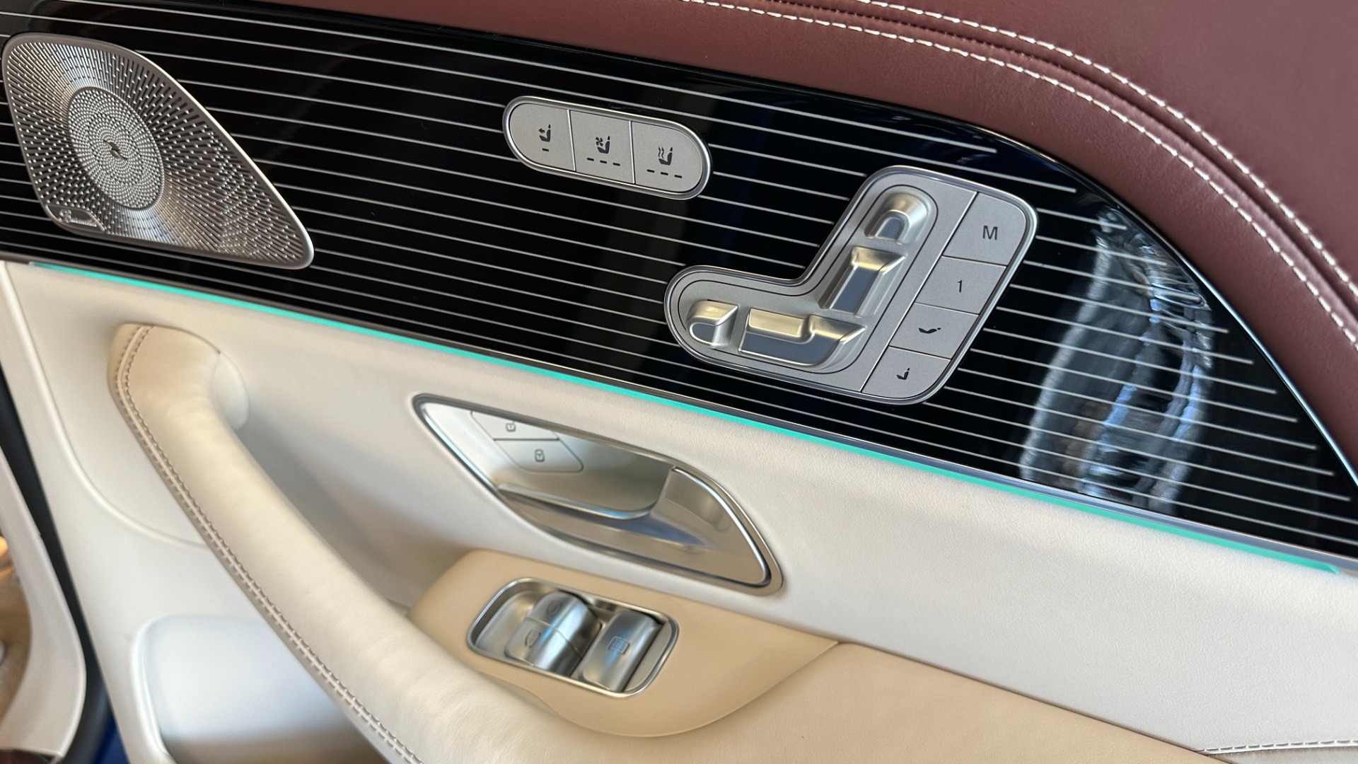 Used 2021 Mercedes-Benz GLS MAYBACH GLS600 / 23IN WHEELS / PIANO BLACK TRIM / CHAMPAGNE FRIDGE for sale $216,995 at Formula Imports in Charlotte NC 28227 42
