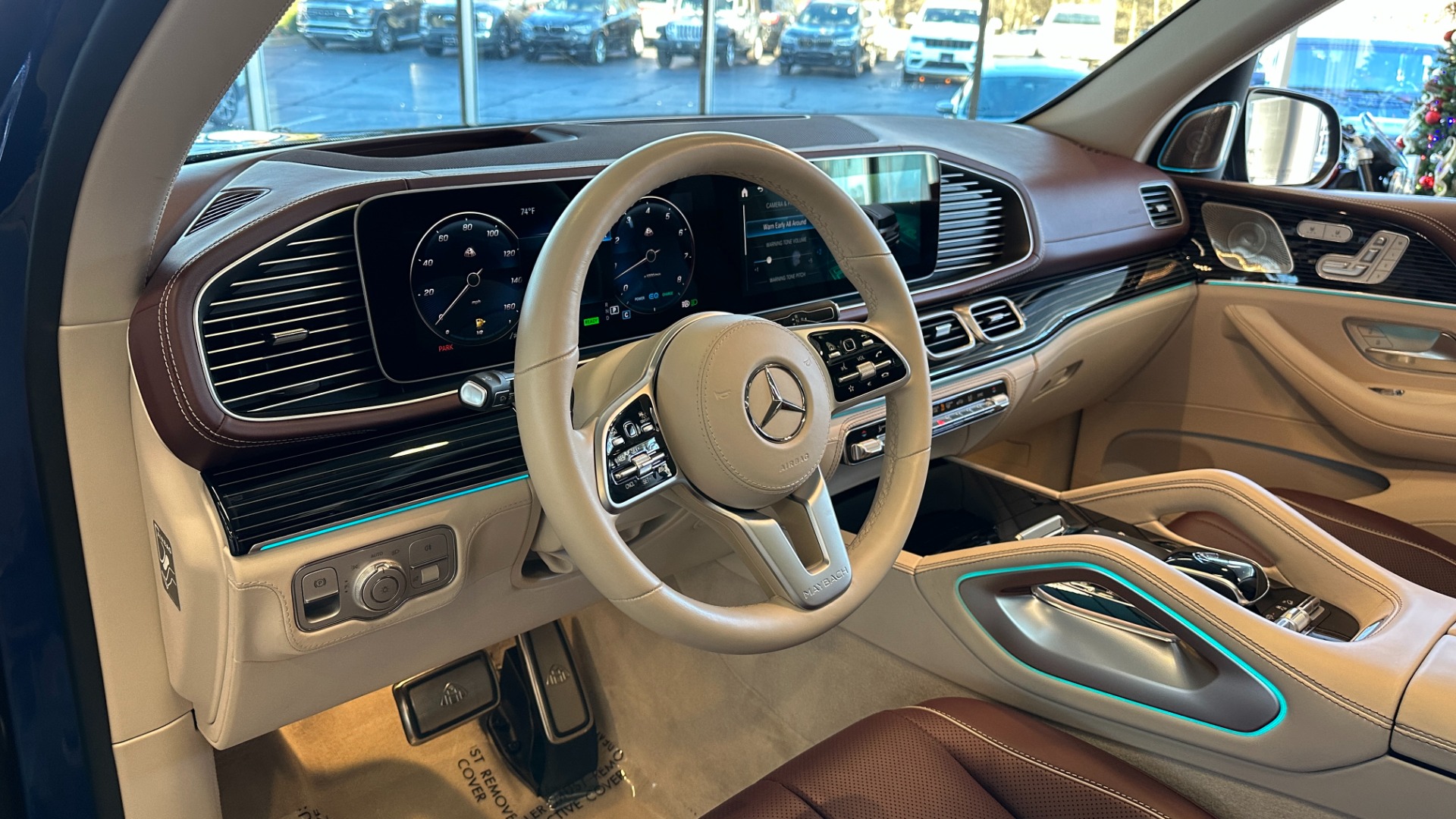 Used 2021 Mercedes-Benz GLS MAYBACH GLS600 / 23IN WHEELS / PIANO BLACK TRIM / CHAMPAGNE FRIDGE for sale $216,995 at Formula Imports in Charlotte NC 28227 47