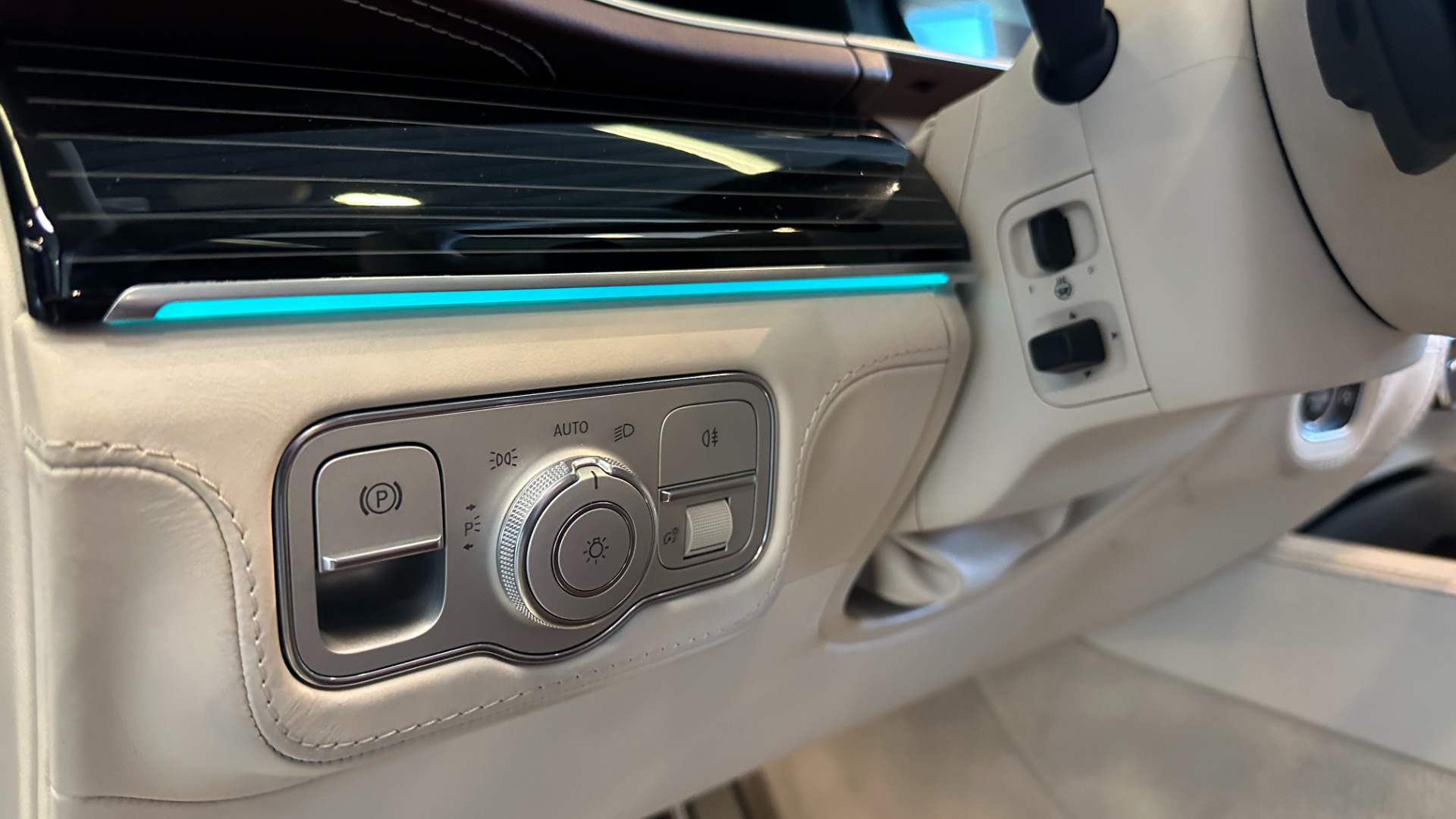 Used 2021 Mercedes-Benz GLS MAYBACH GLS600 / 23IN WHEELS / PIANO BLACK TRIM / CHAMPAGNE FRIDGE for sale Sold at Formula Imports in Charlotte NC 28227 51