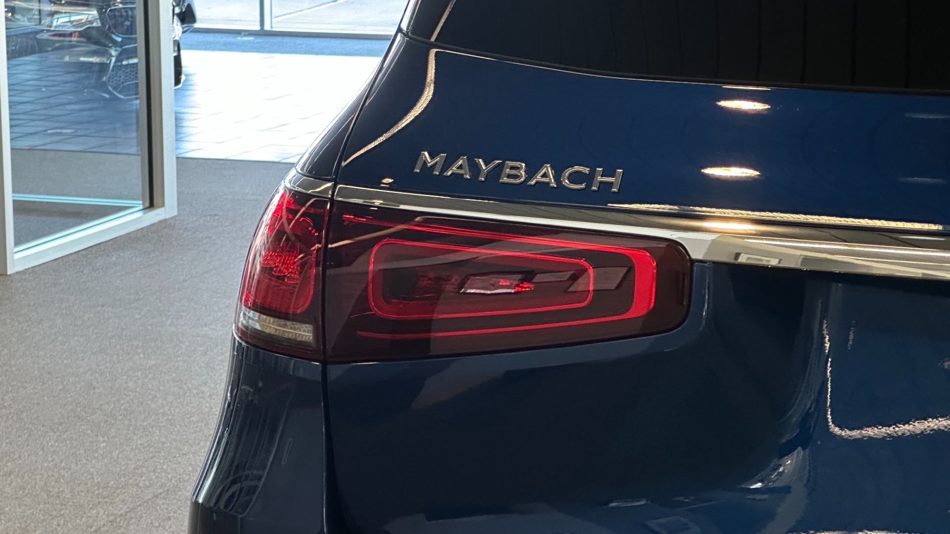 Used 2021 Mercedes-Benz GLS MAYBACH GLS600 / 23IN WHEELS / PIANO BLACK TRIM / CHAMPAGNE FRIDGE for sale $216,995 at Formula Imports in Charlotte NC 28227 60