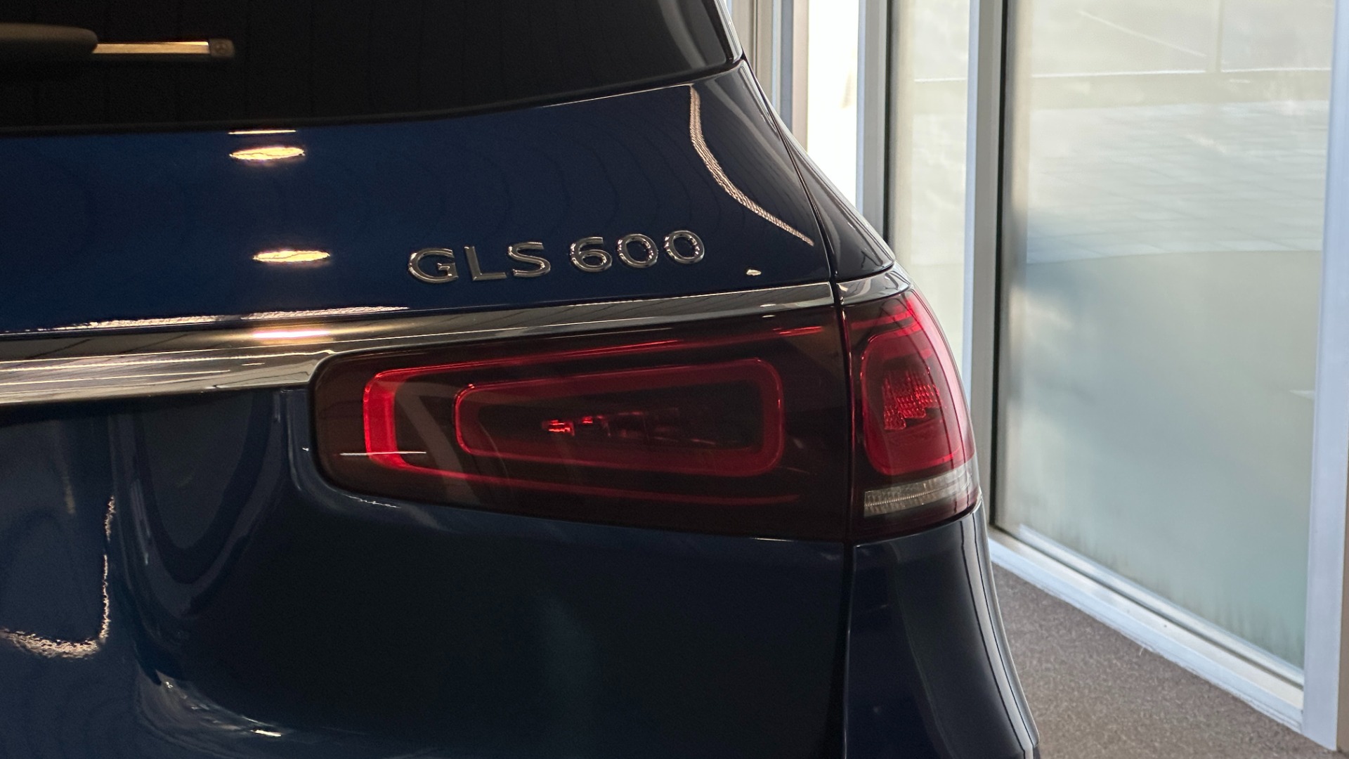 Used 2021 Mercedes-Benz GLS MAYBACH GLS600 / 23IN WHEELS / PIANO BLACK TRIM / CHAMPAGNE FRIDGE for sale $216,995 at Formula Imports in Charlotte NC 28227 61