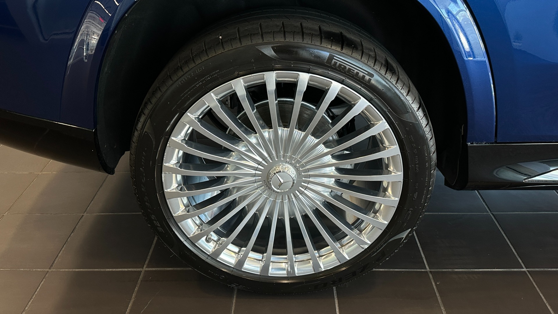 Used 2021 Mercedes-Benz GLS MAYBACH GLS600 / 23IN WHEELS / PIANO BLACK TRIM / CHAMPAGNE FRIDGE for sale $216,995 at Formula Imports in Charlotte NC 28227 67