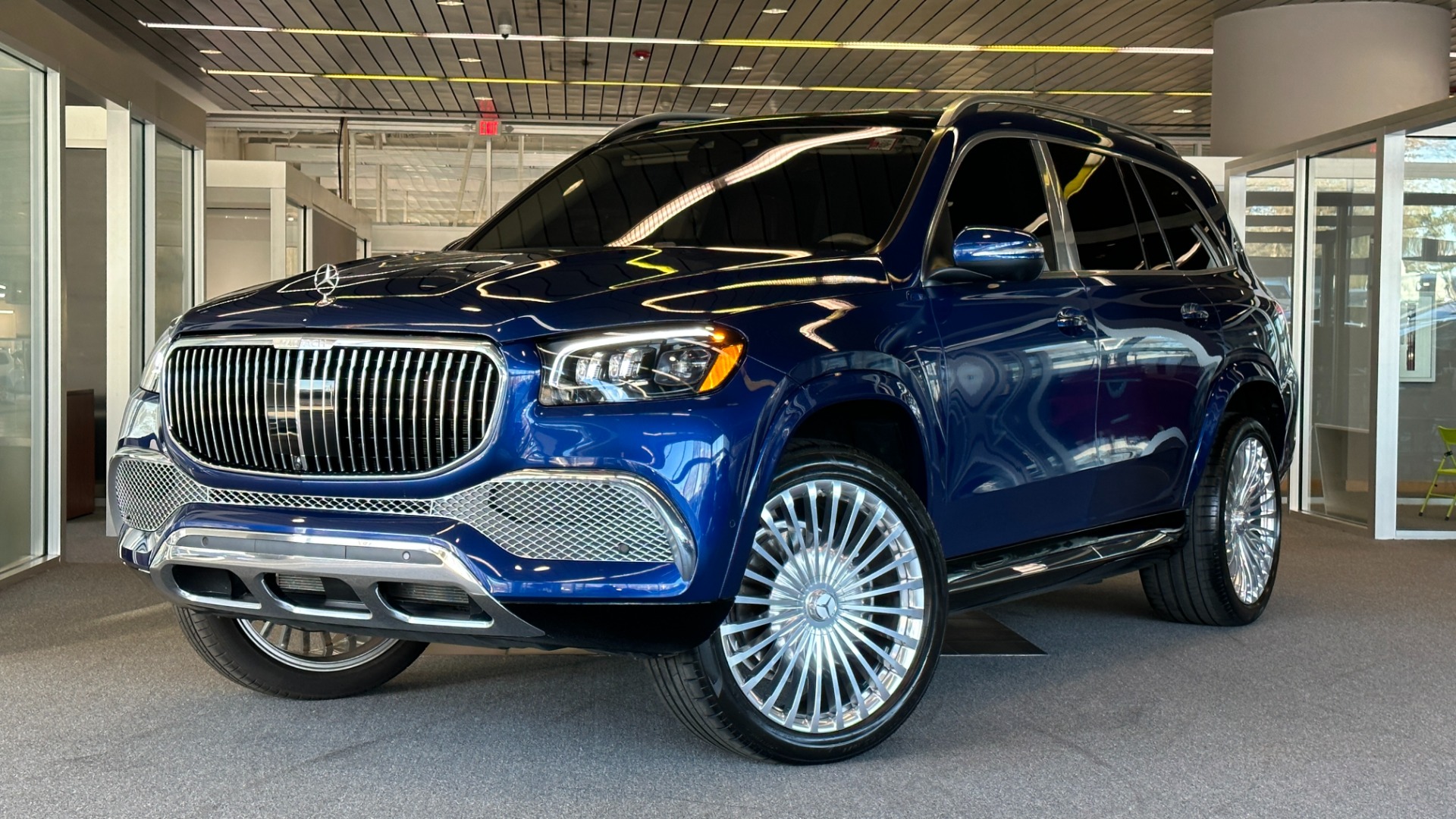 Used 2021 Mercedes-Benz GLS MAYBACH GLS600 / 23IN WHEELS / PIANO BLACK TRIM / CHAMPAGNE FRIDGE for sale $216,995 at Formula Imports in Charlotte NC 28227 7