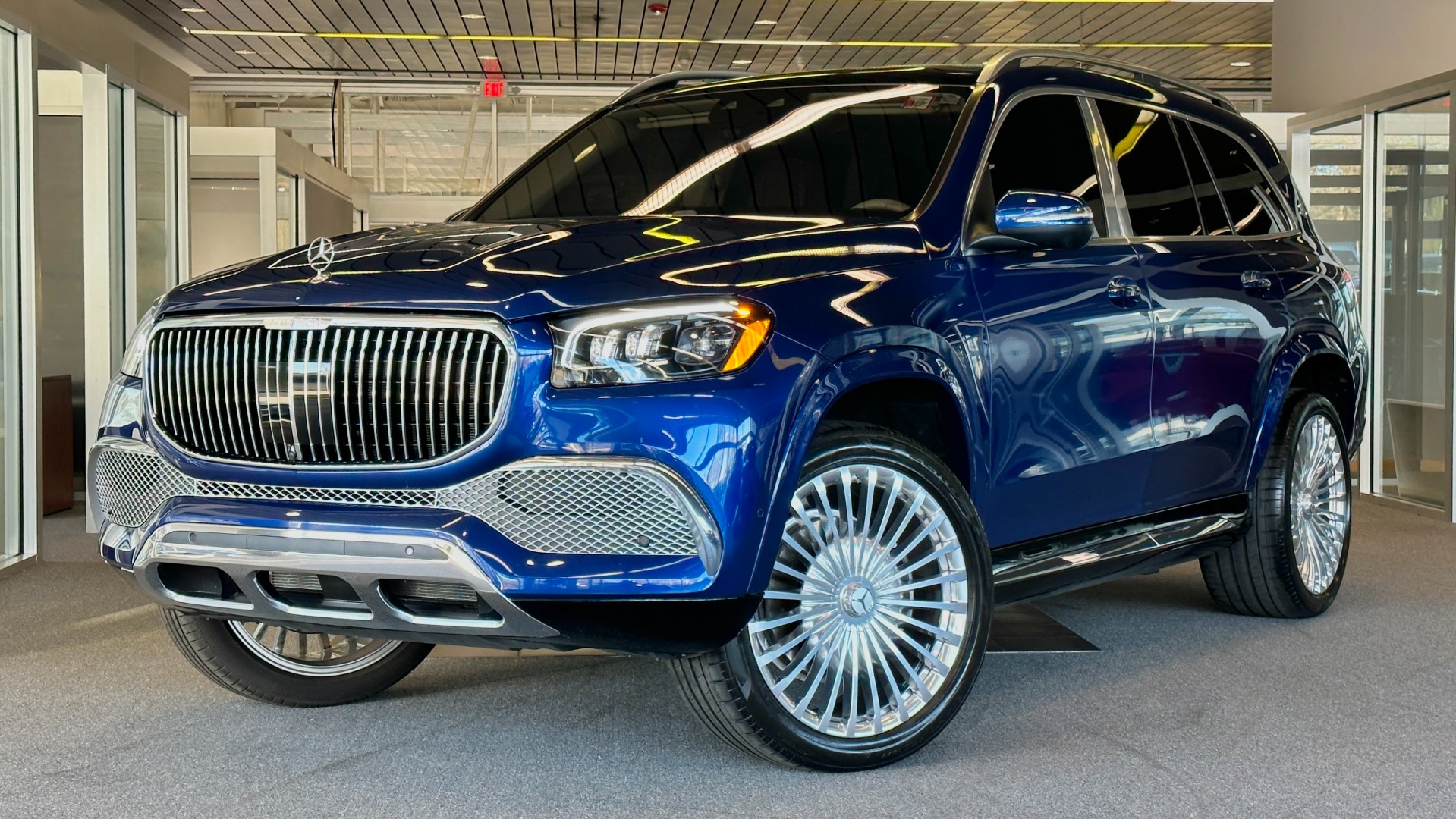 Used 2021 Mercedes-Benz GLS MAYBACH GLS600 / 23IN WHEELS / PIANO BLACK TRIM / CHAMPAGNE FRIDGE for sale $216,995 at Formula Imports in Charlotte NC 28227 1