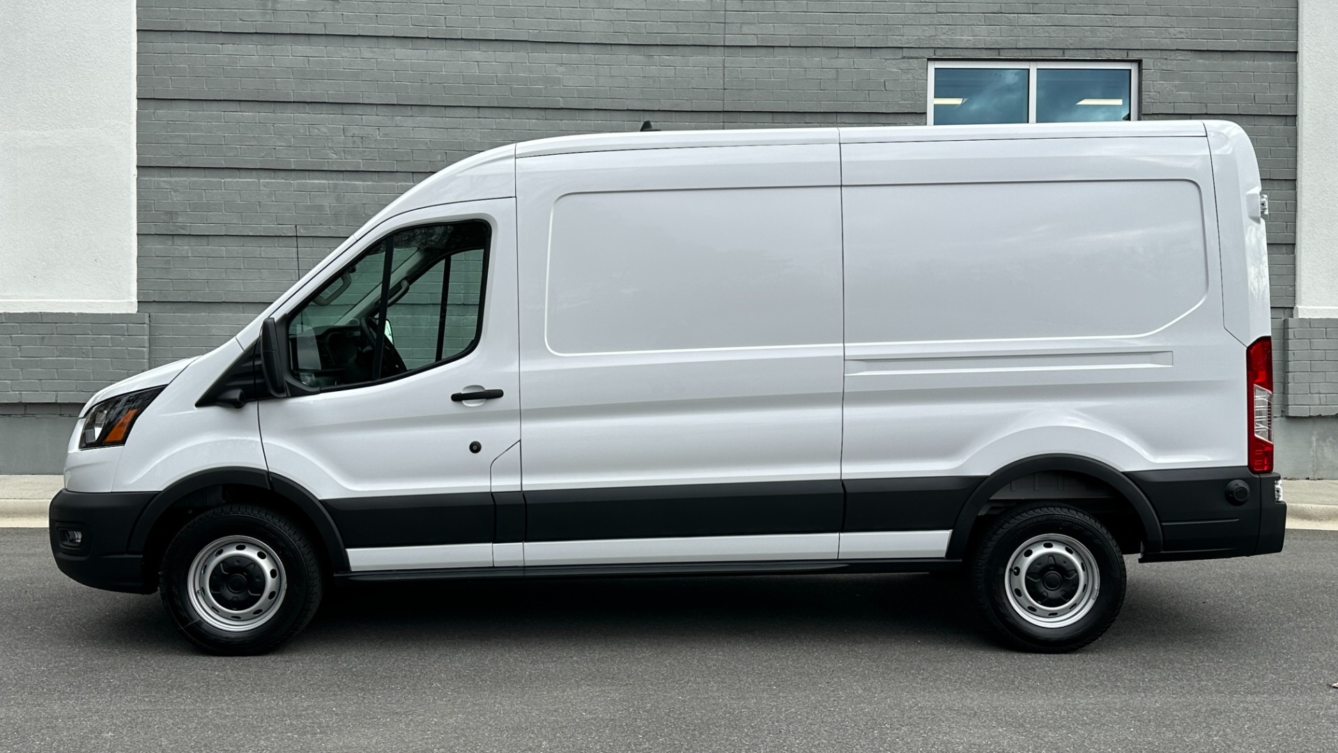 Used 2023 Ford Transit Cargo Van 350 / MEDIUM ROOF / LONG WHEEL BASE / 3DR / SYNC 4 NAV / 360 DEGREE CAMERA for sale $65,995 at Formula Imports in Charlotte NC 28227 3