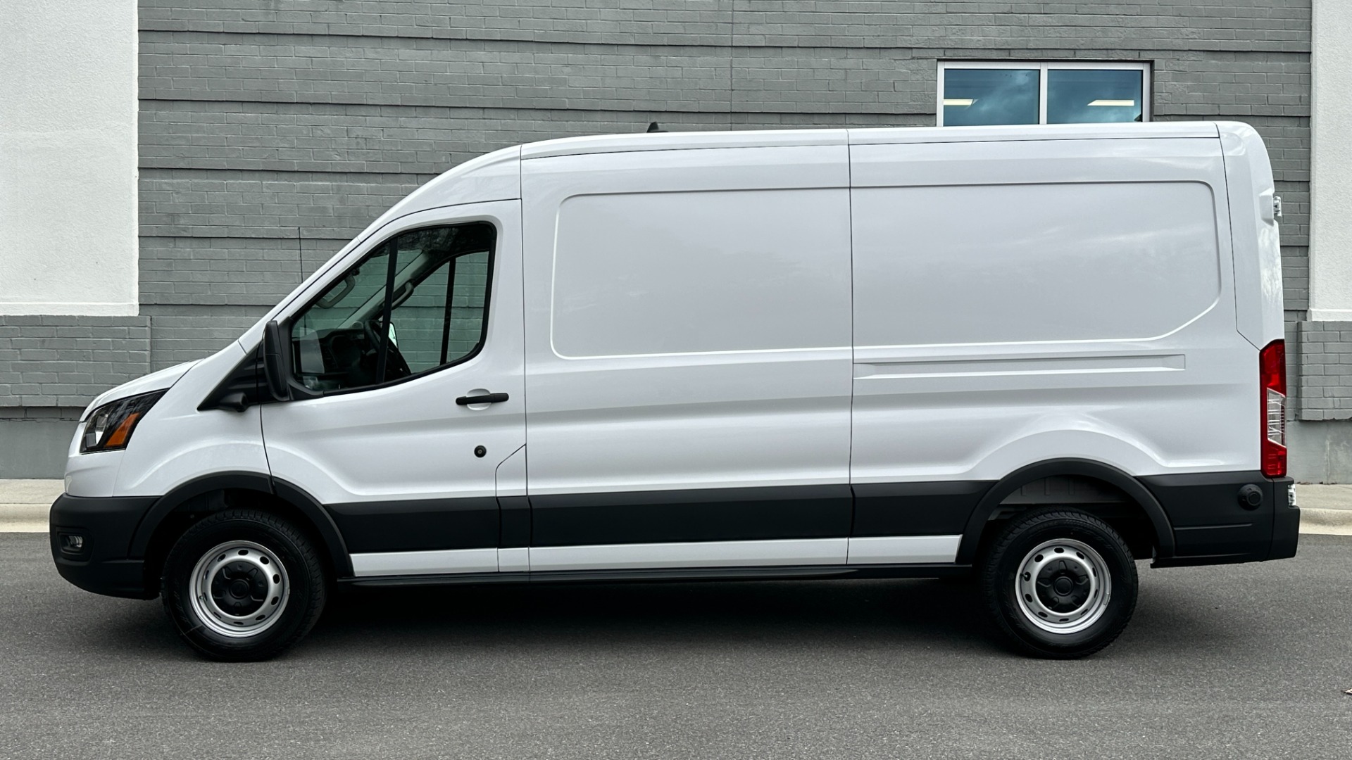 Used 2023 Ford Transit Cargo Van 350 / MEDIUM ROOF / LONG WHEEL BASE