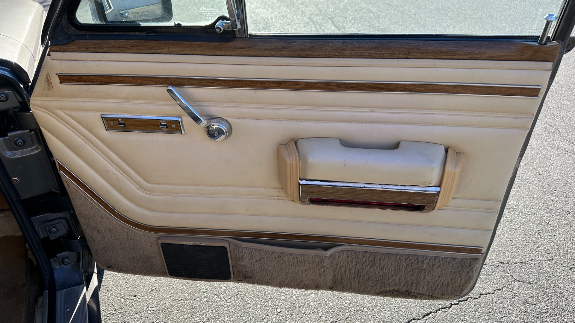 Used 1990 Jeep 5.9L V8 ENGINE / LEATHER AND CLOTH / WOOD SIDING / 4WD for sale $15,995 at Formula Imports in Charlotte NC 28227 13